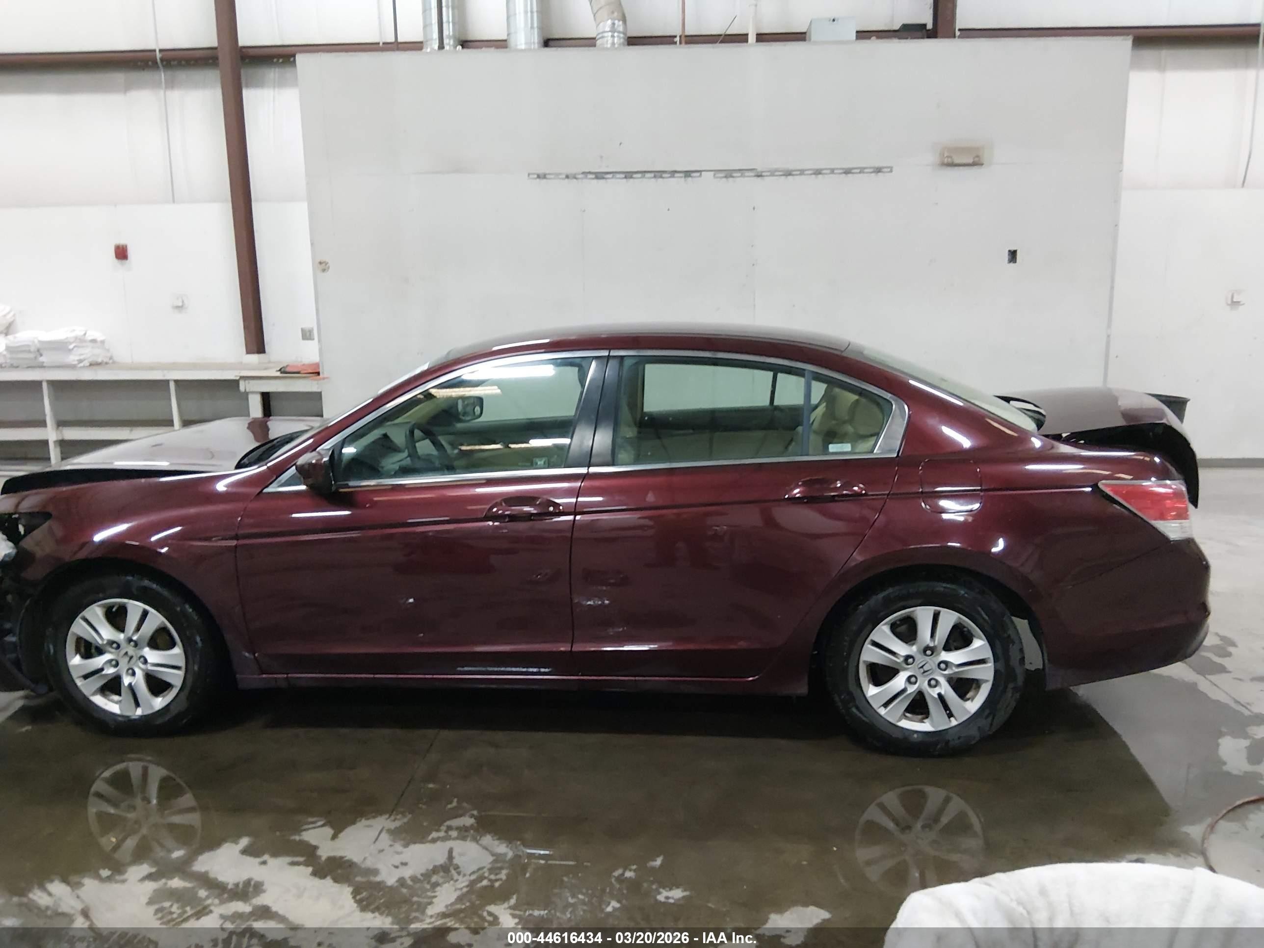 2009 Honda Accord 2.4 Lx-p Burgundy vin: JHMCP26499C008140