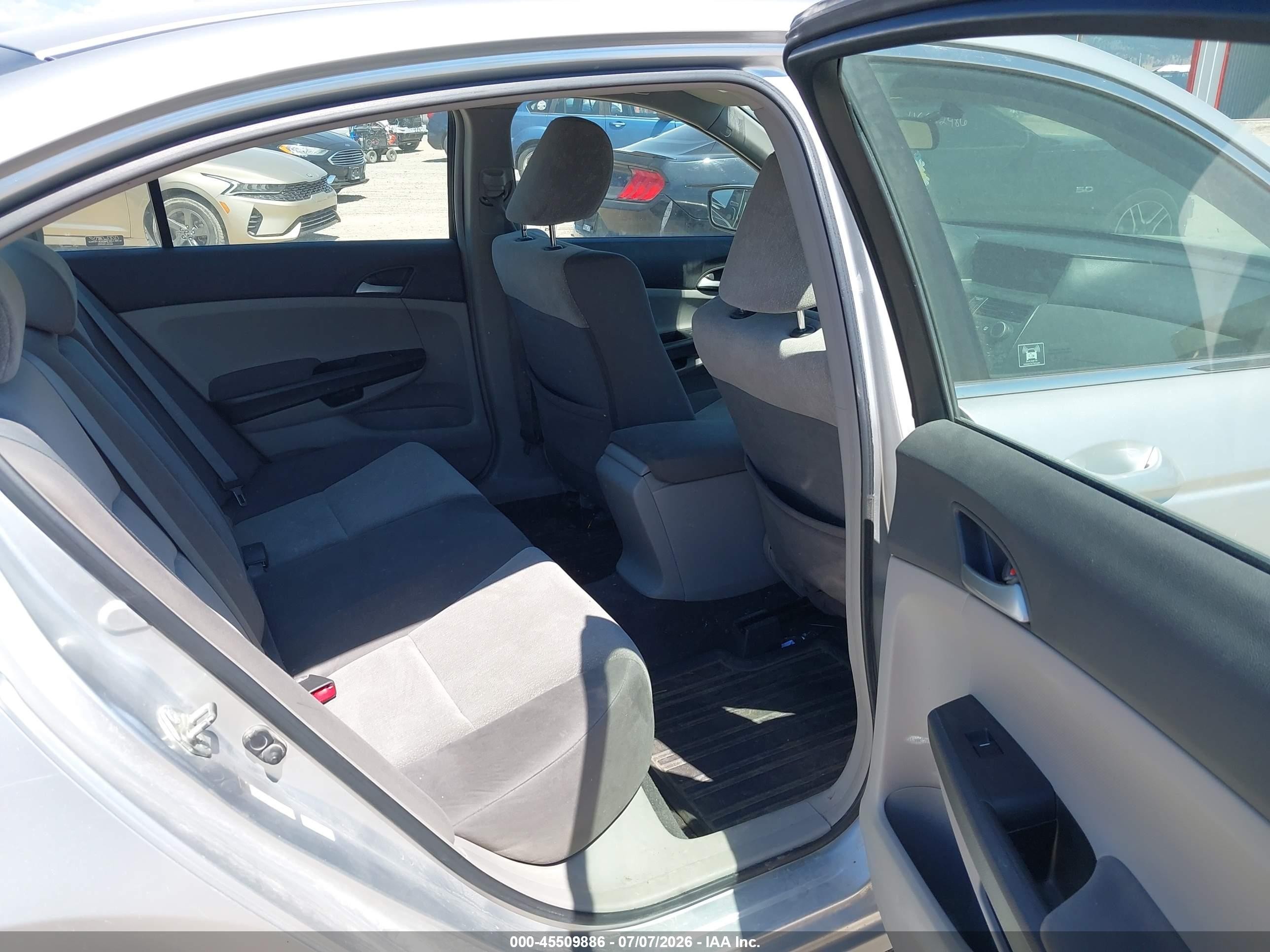 2008 Honda Accord 2.4 Lx-p Silver vin: JHMCP264X8C013877