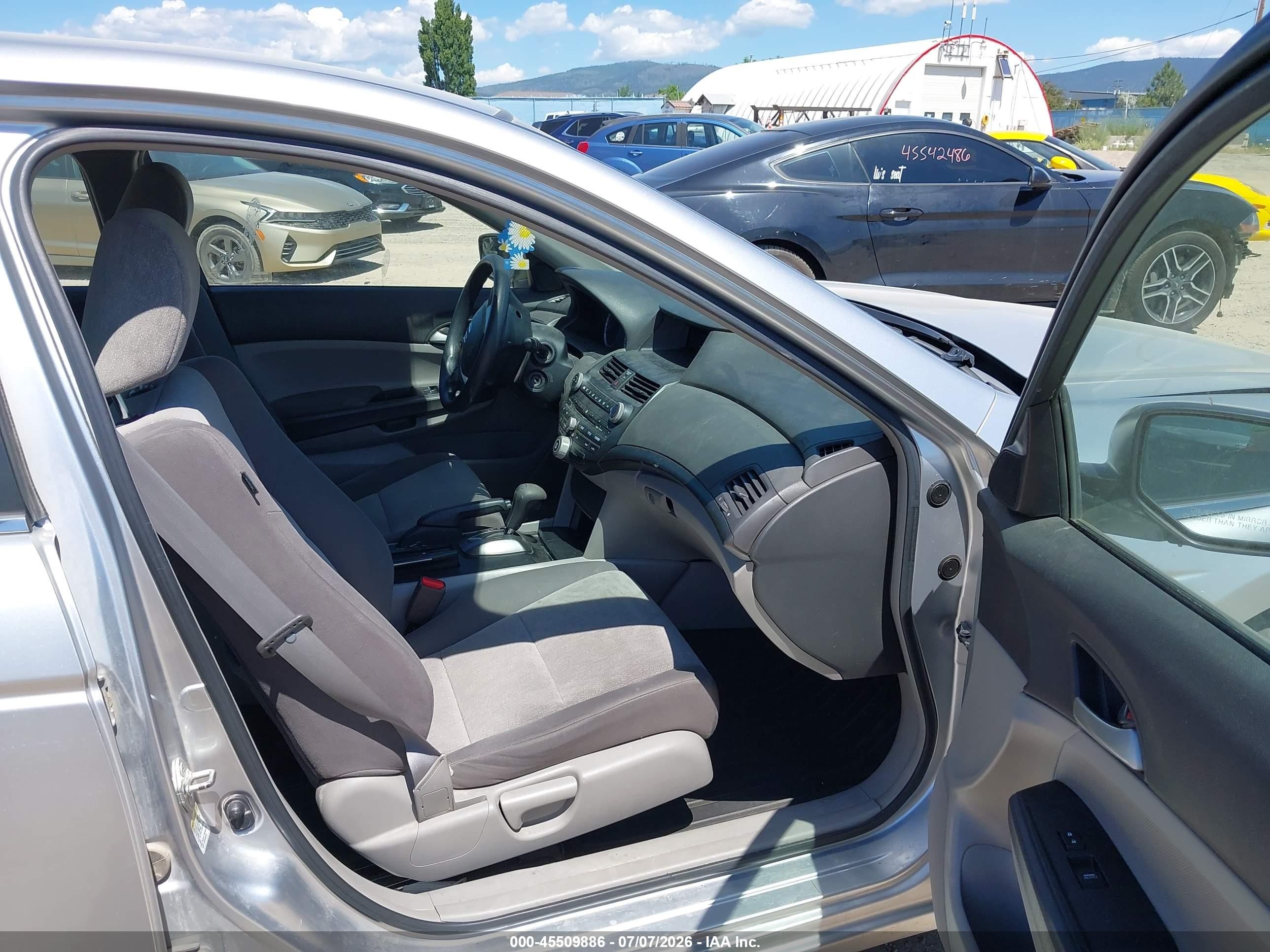 2008 Honda Accord 2.4 Lx-p Silver vin: JHMCP264X8C013877