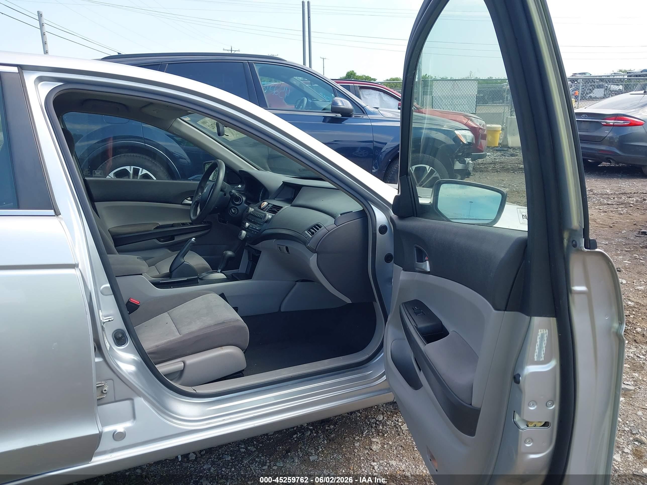 2008 Honda Accord 2.4 Lx-p Silver vin: JHMCP264X8C032221