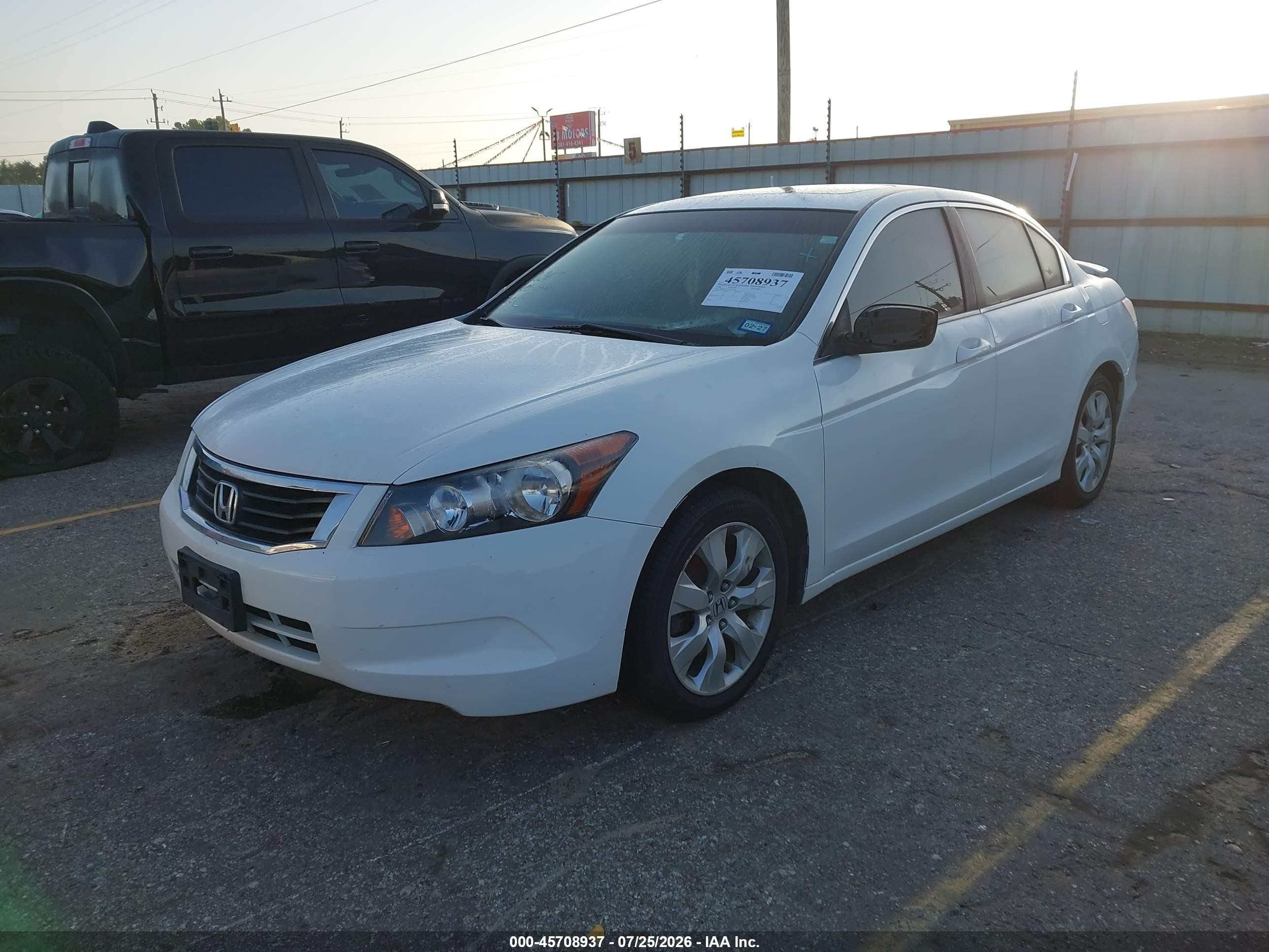 2008 Honda Accord 2.4 Ex White vin: JHMCP26758C029298