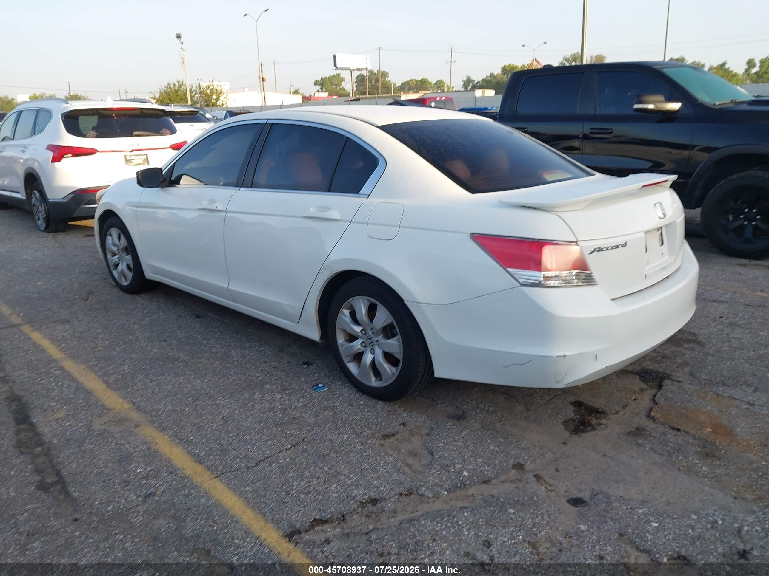 2008 Honda Accord 2.4 Ex White vin: JHMCP26758C029298