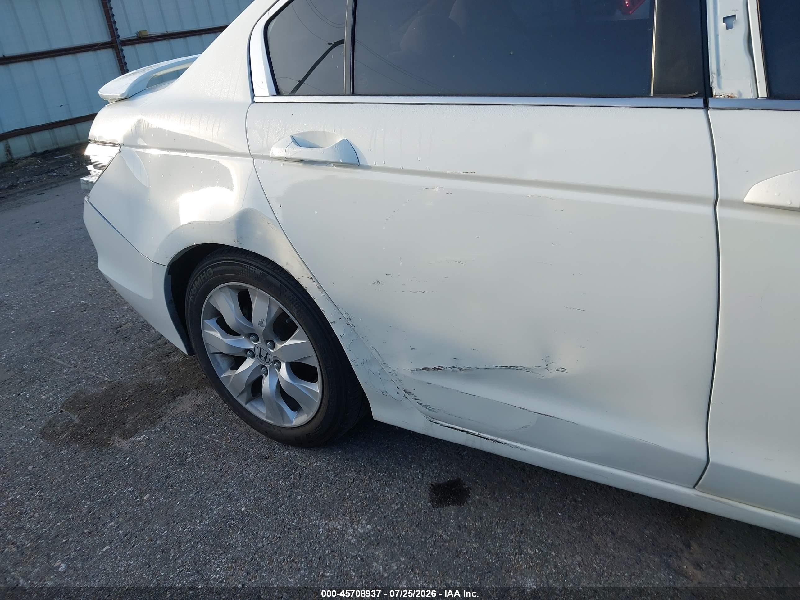 2008 Honda Accord 2.4 Ex White vin: JHMCP26758C029298