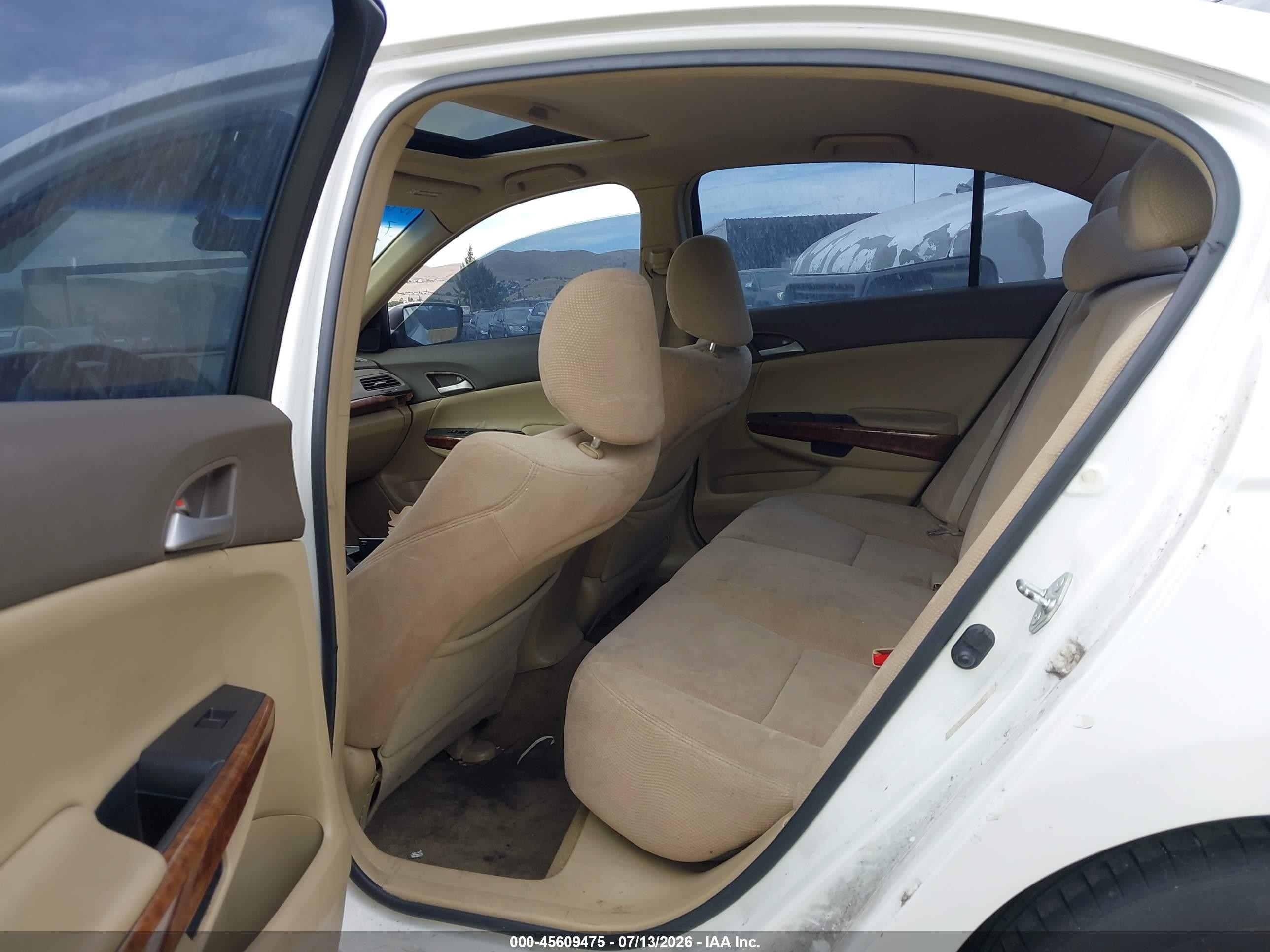 2008 Honda Accord 2.4 Ex White vin: JHMCP26758C030872