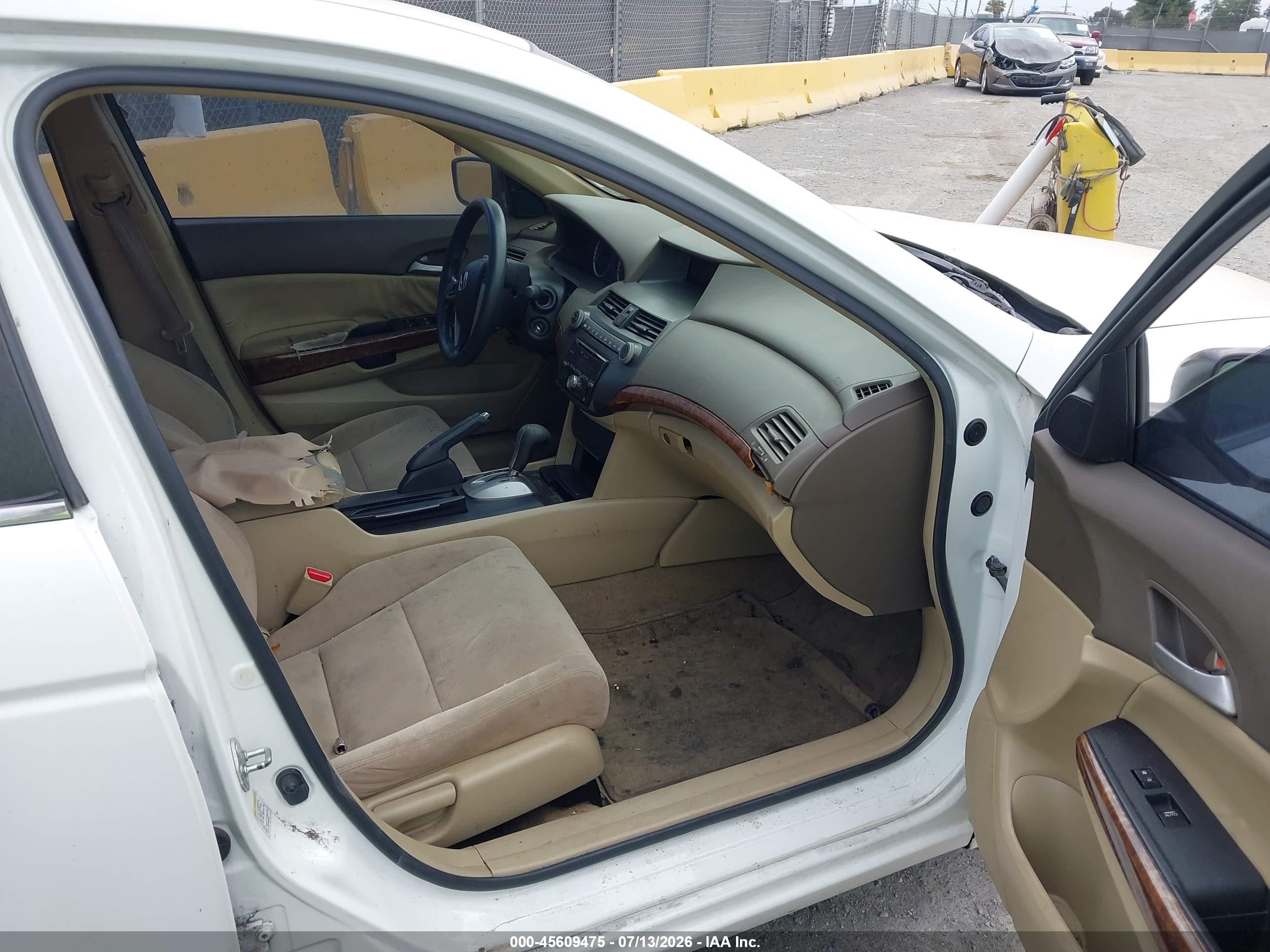 2008 Honda Accord 2.4 Ex White vin: JHMCP26758C030872
