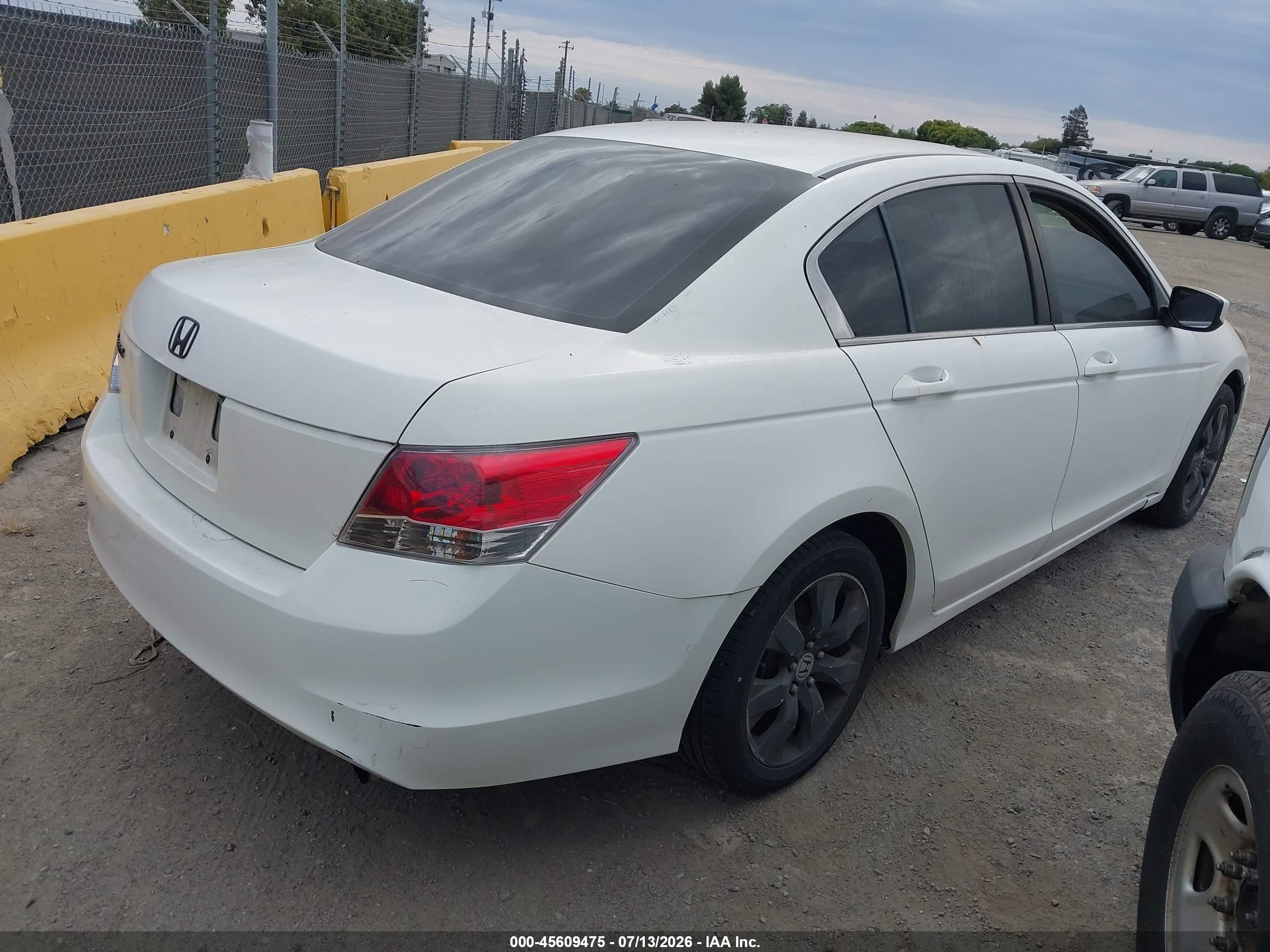2008 Honda Accord 2.4 Ex White vin: JHMCP26758C030872
