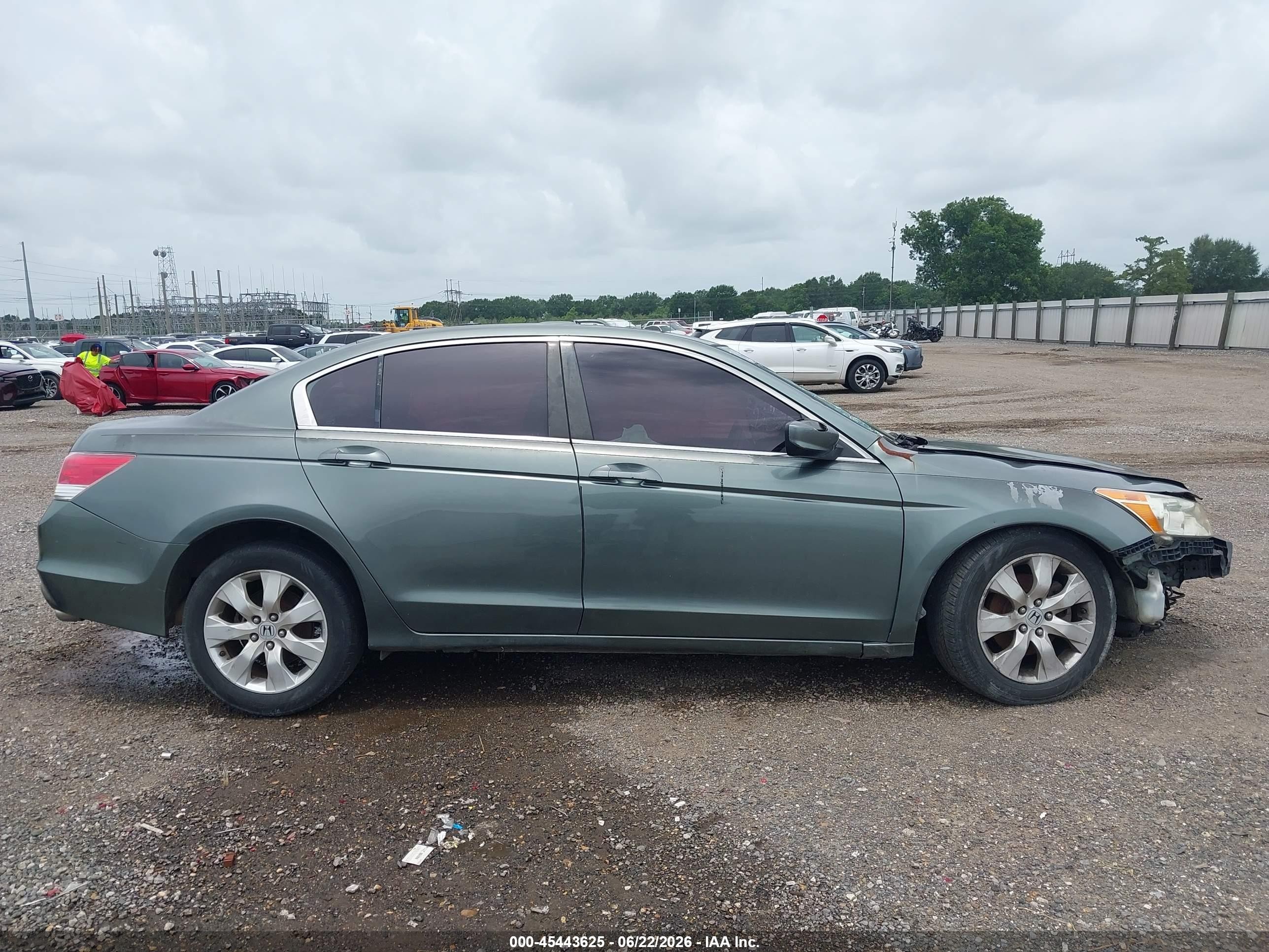 2008 Honda Accord 2.4 Ex Silver vin: JHMCP26788C021177