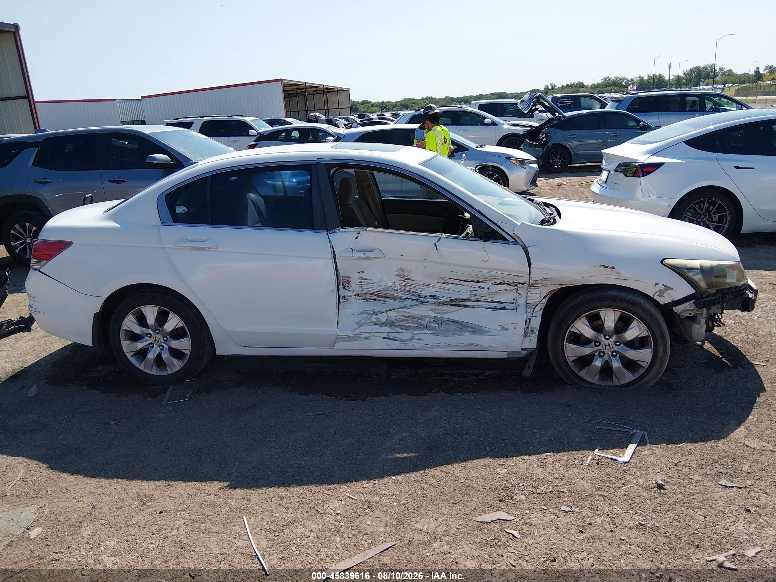 2008 Honda Accord 2.4 Ex White vin: JHMCP26798C006705