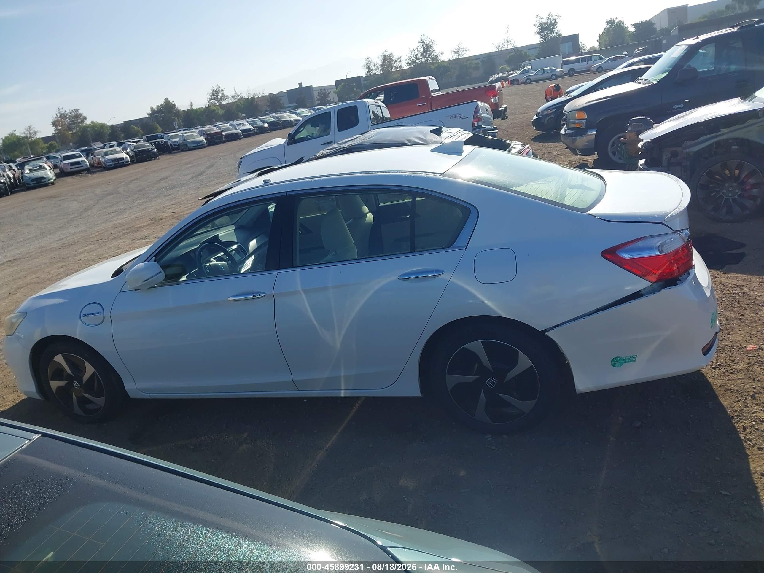 2014 Honda Accord Plug-in Hybrid   White vin: JHMCR5F77EC001087