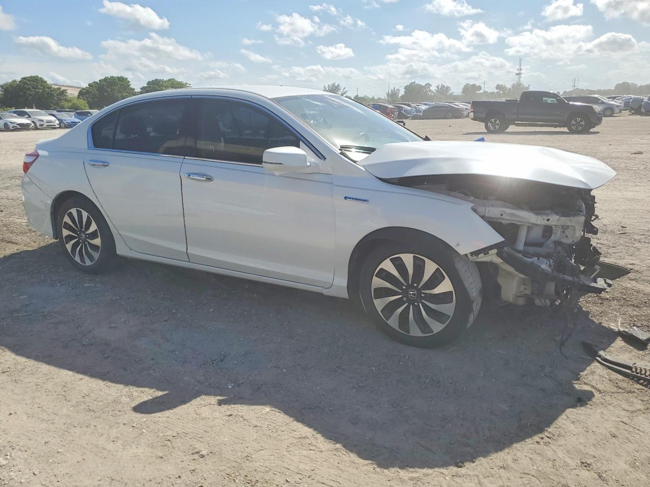 2017 Honda Accord Hybrid Белый vin: JHMCR6F32HC016698