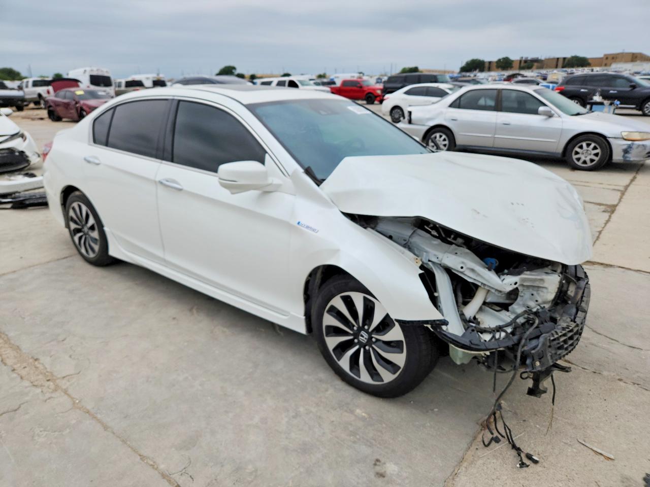 2017 Honda Accord Touring Hybrid White vin: JHMCR6F78HC003196