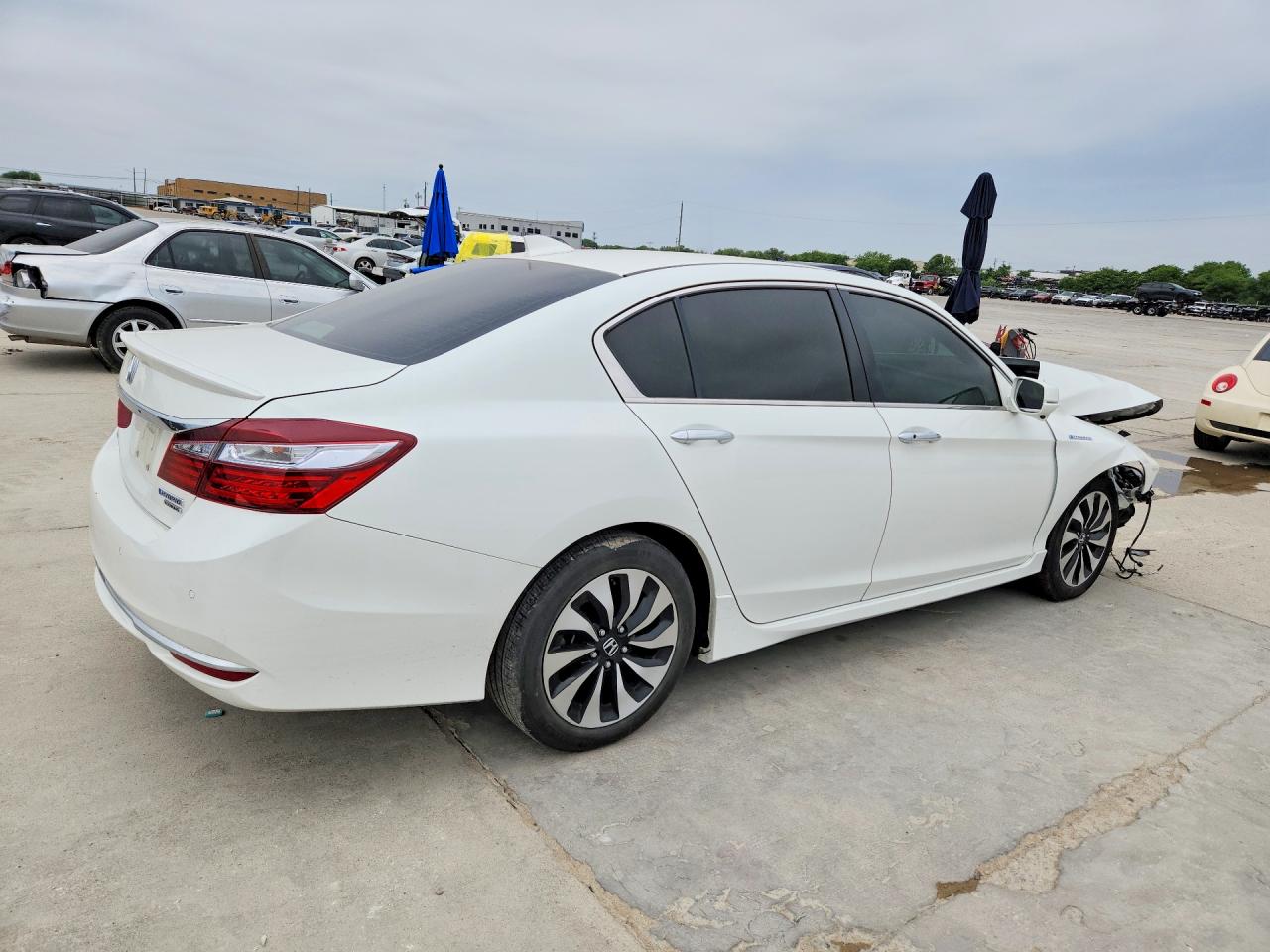 2017 Honda Accord Touring Hybrid White vin: JHMCR6F78HC003196