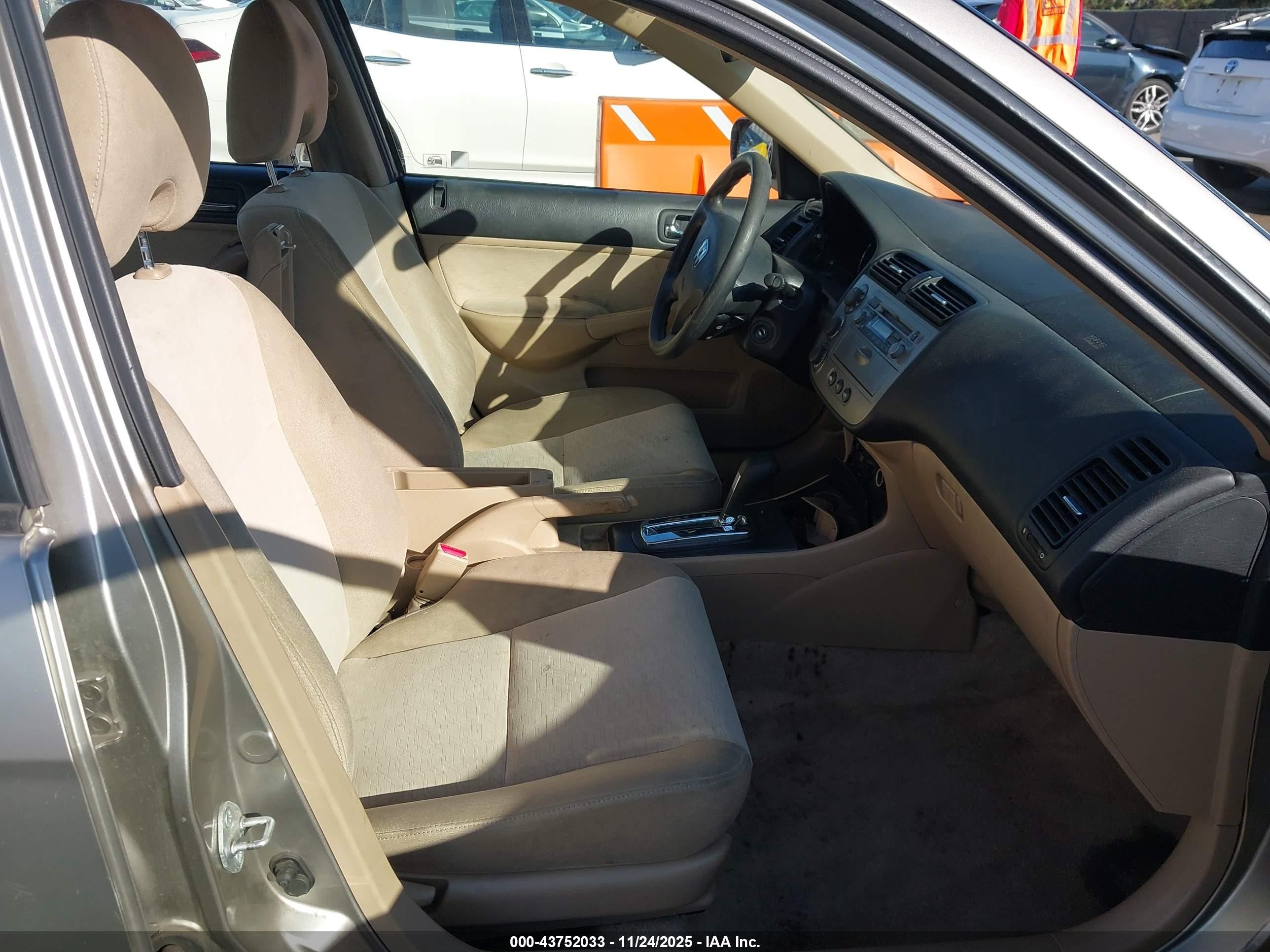 2005 Honda Civic Hybrid   Silver vin: JHMES96685S023973