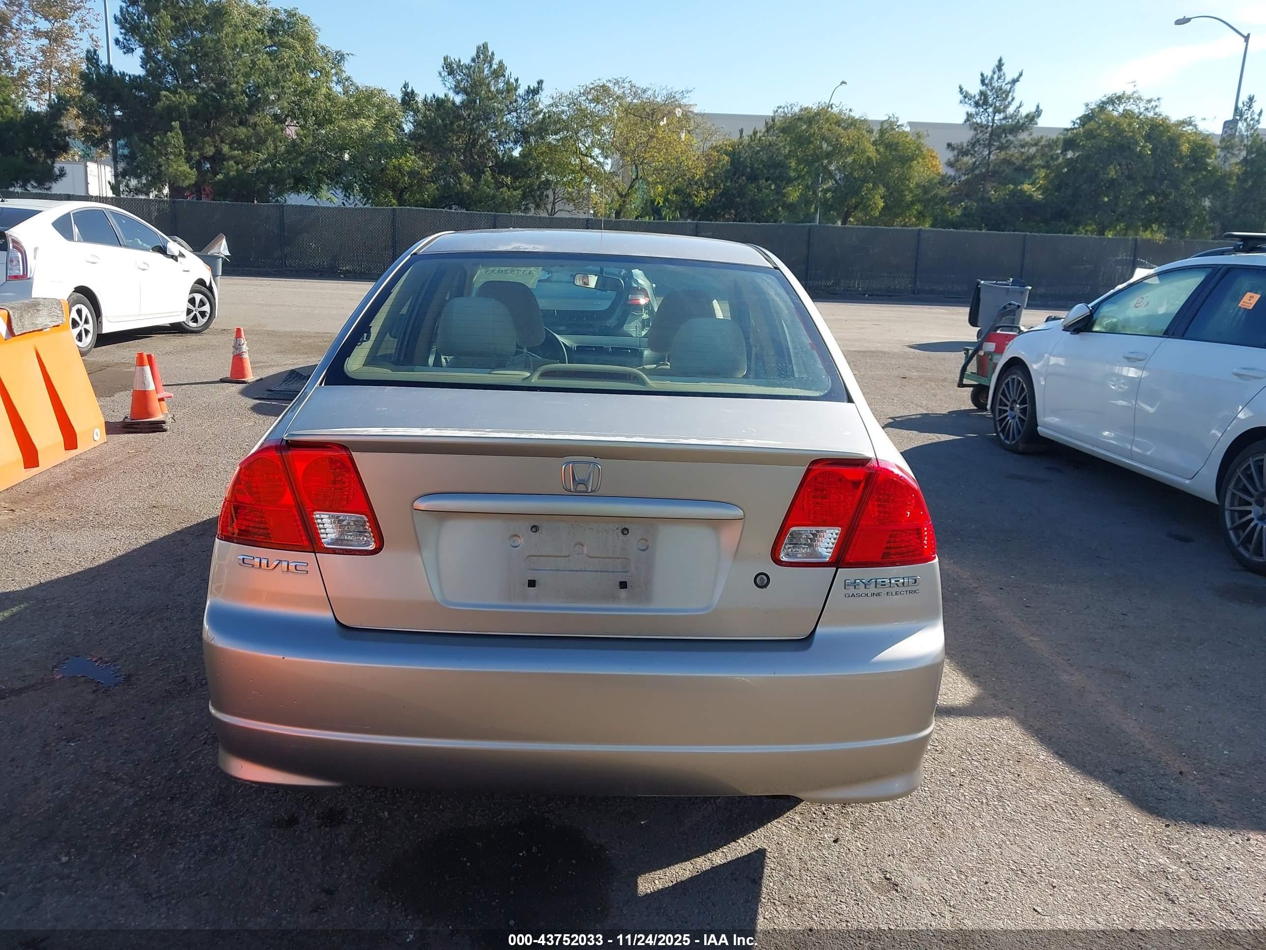 2005 Honda Civic Hybrid   Silver vin: JHMES96685S023973