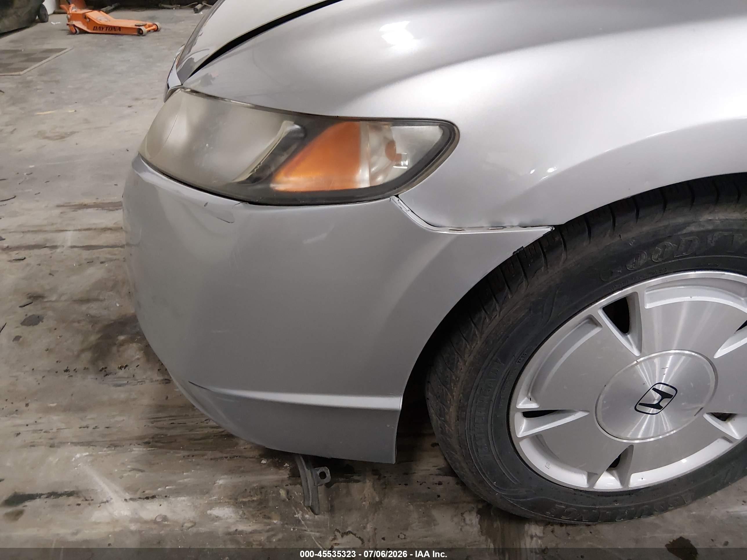 2007 Honda Civic Hybrid   Silver vin: JHMFA36217S023916