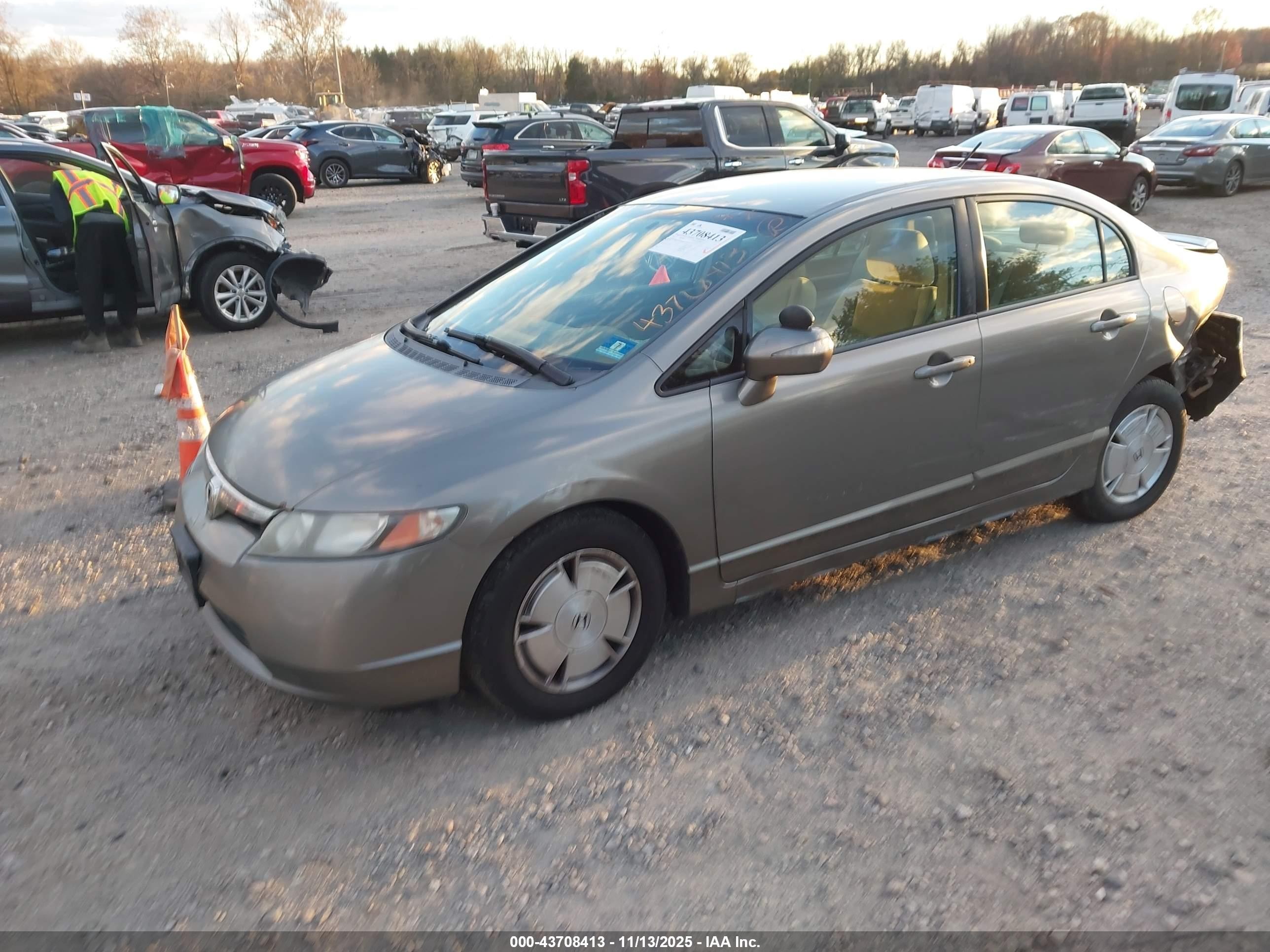 2007 Honda Civic Hybrid   Pewter vin: JHMFA36227S012357