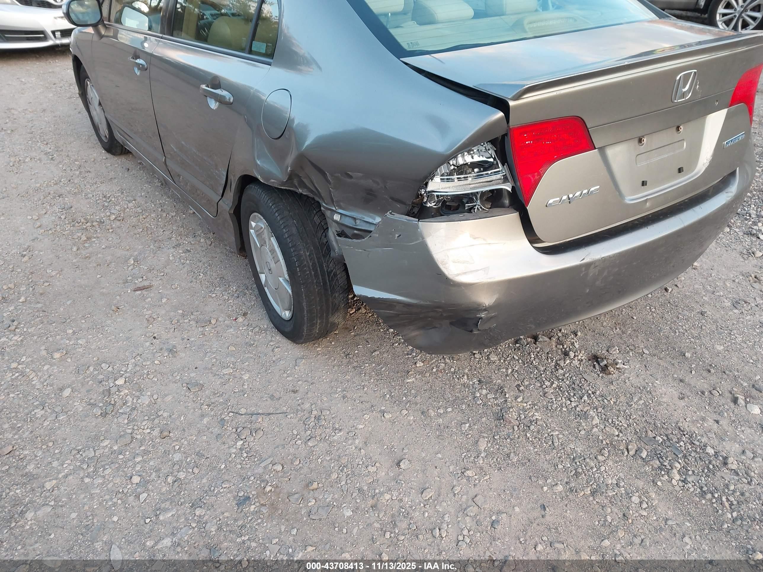 2007 Honda Civic Hybrid   Pewter vin: JHMFA36227S012357