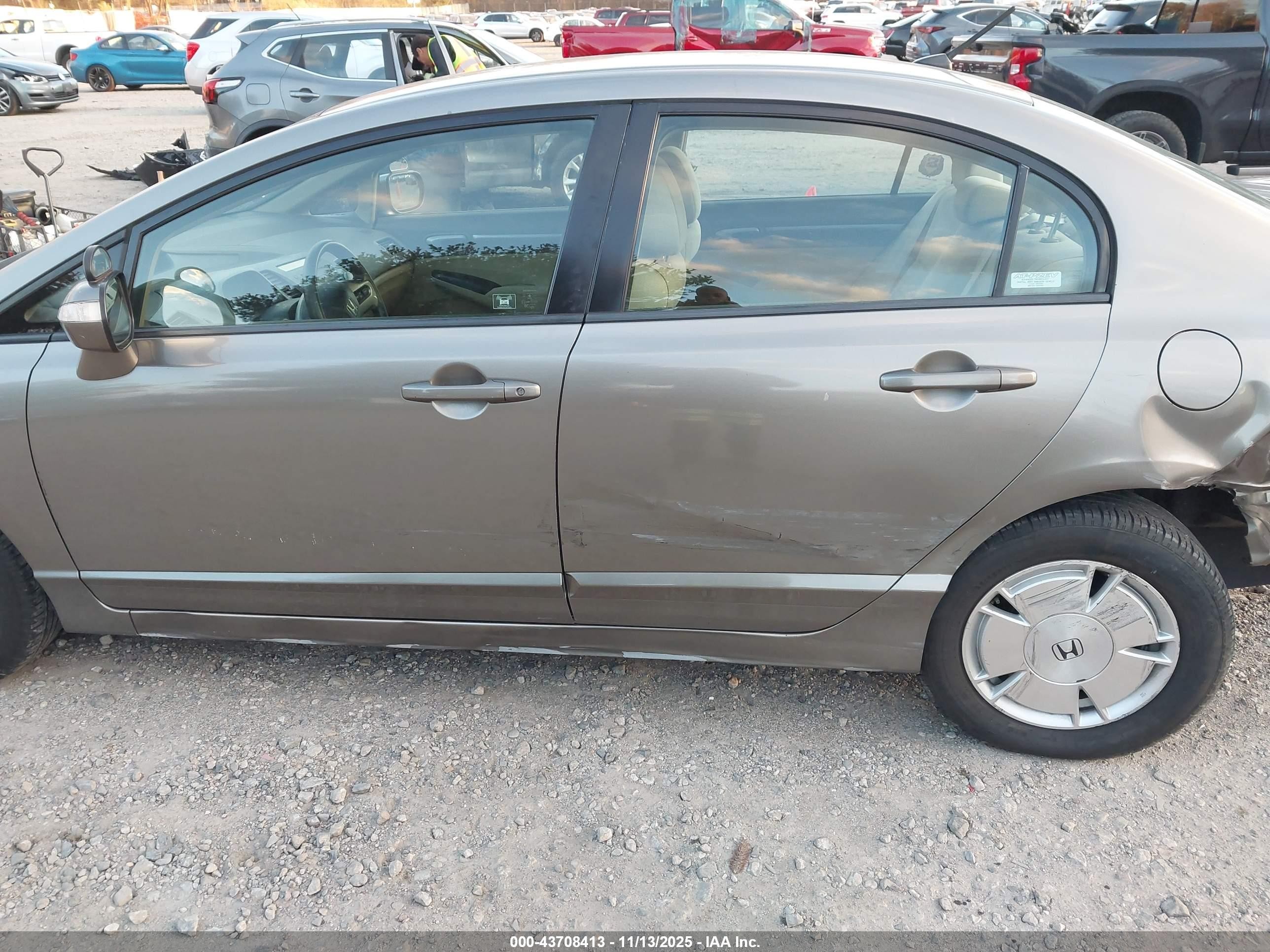 2007 Honda Civic Hybrid   Pewter vin: JHMFA36227S012357