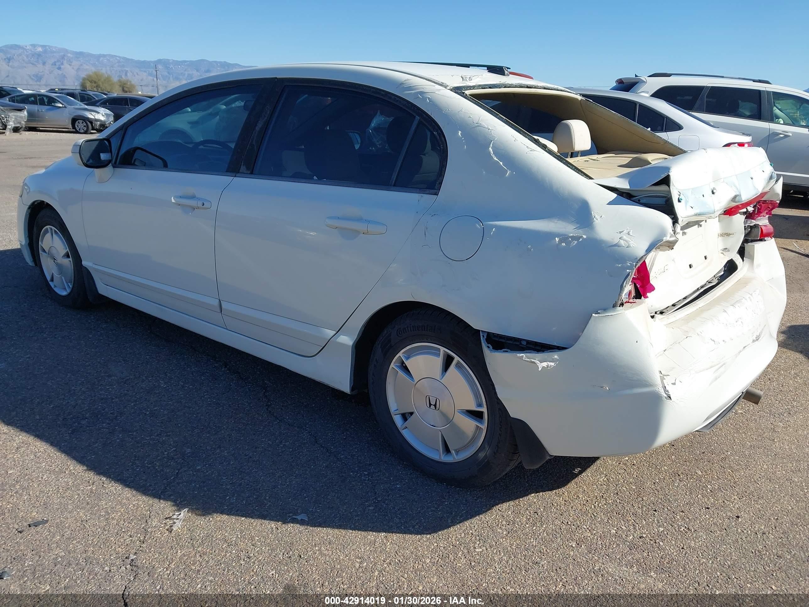 2008 Honda Civic Hybrid   White vin: JHMFA36228S013798