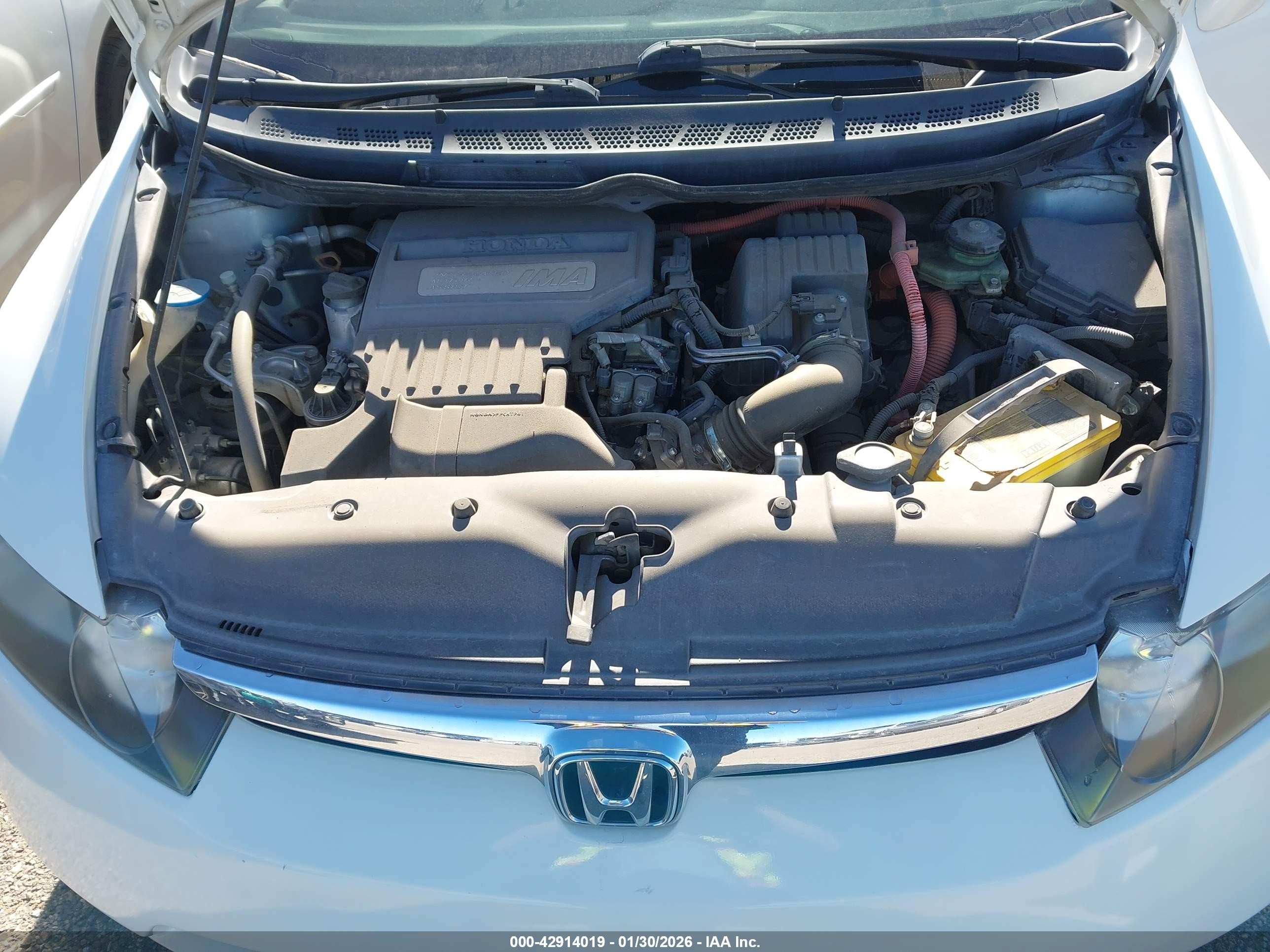 2008 Honda Civic Hybrid   White vin: JHMFA36228S013798