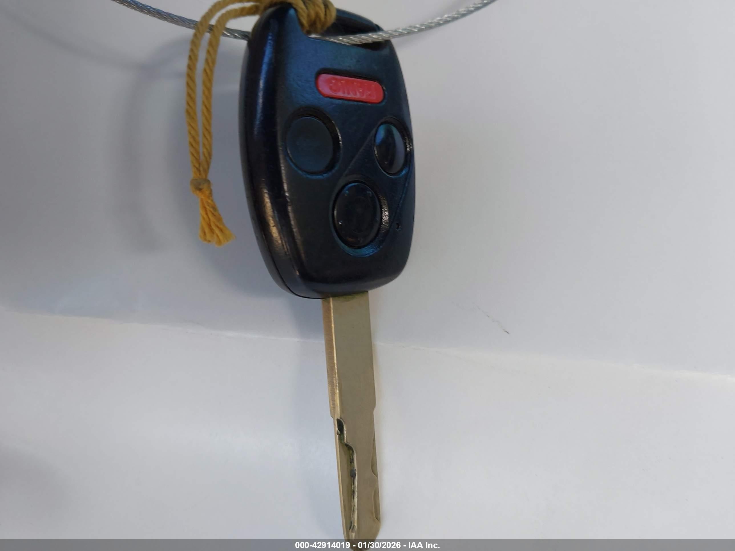 2008 Honda Civic Hybrid   White vin: JHMFA36228S013798