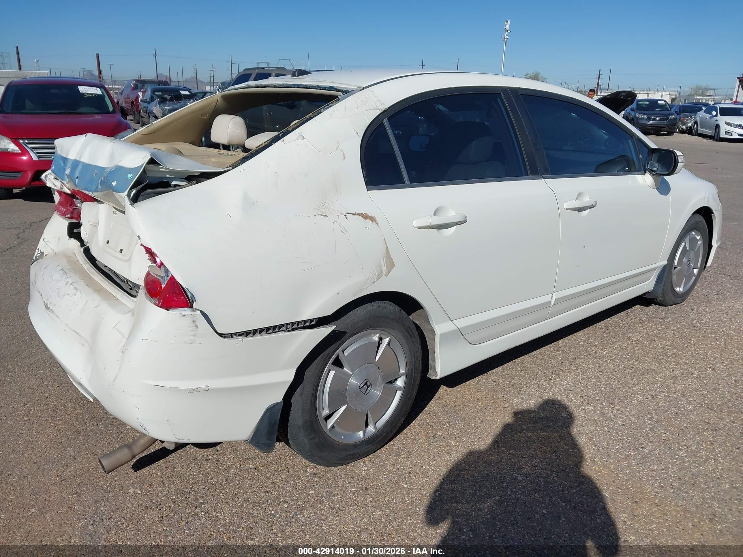 2008 Honda Civic Hybrid   White vin: JHMFA36228S013798