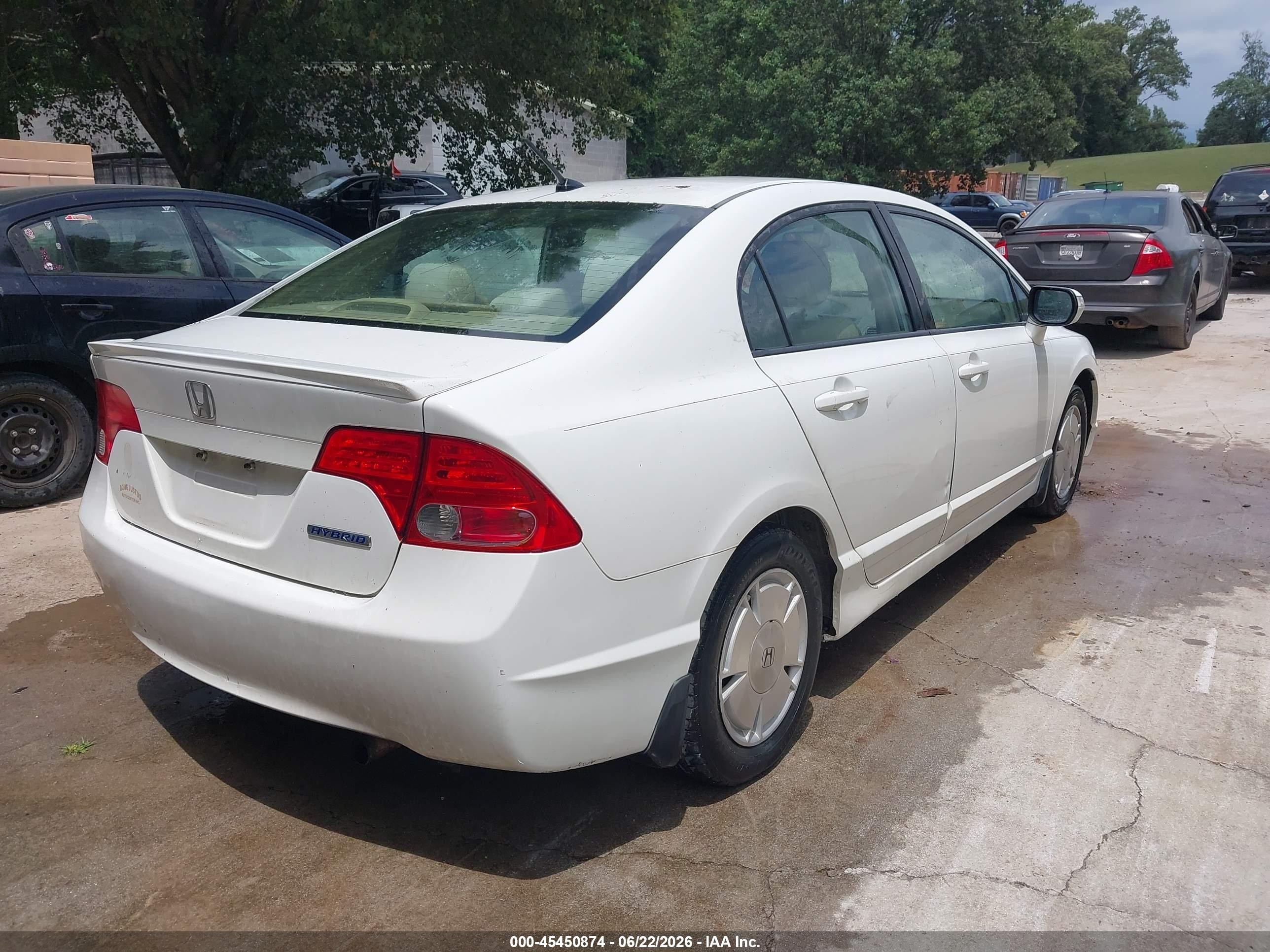 2008 Honda Civic Hybrid   White vin: JHMFA36228S015485