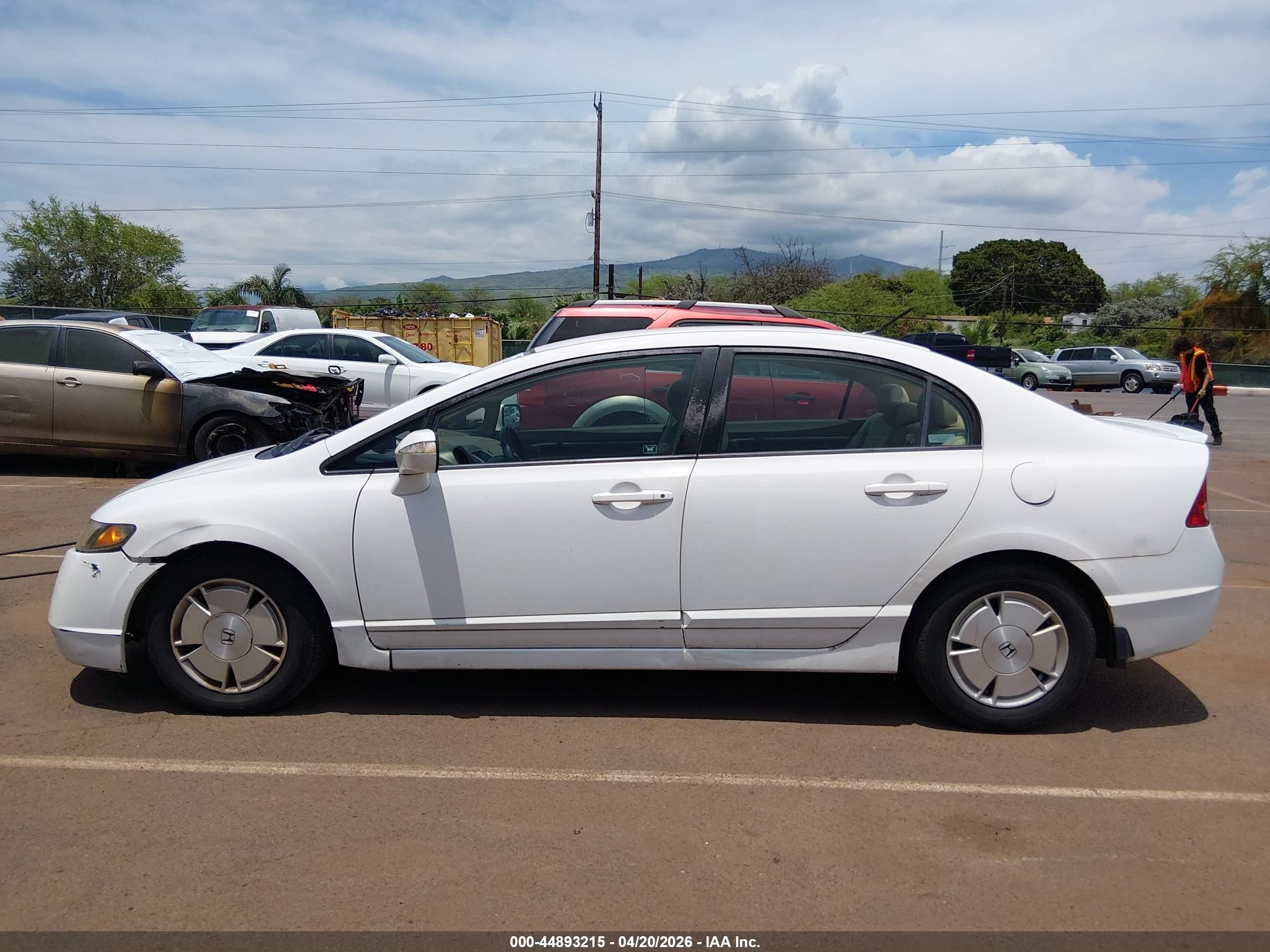 2008 Honda Civic Hybrid   White vin: JHMFA36248S013205