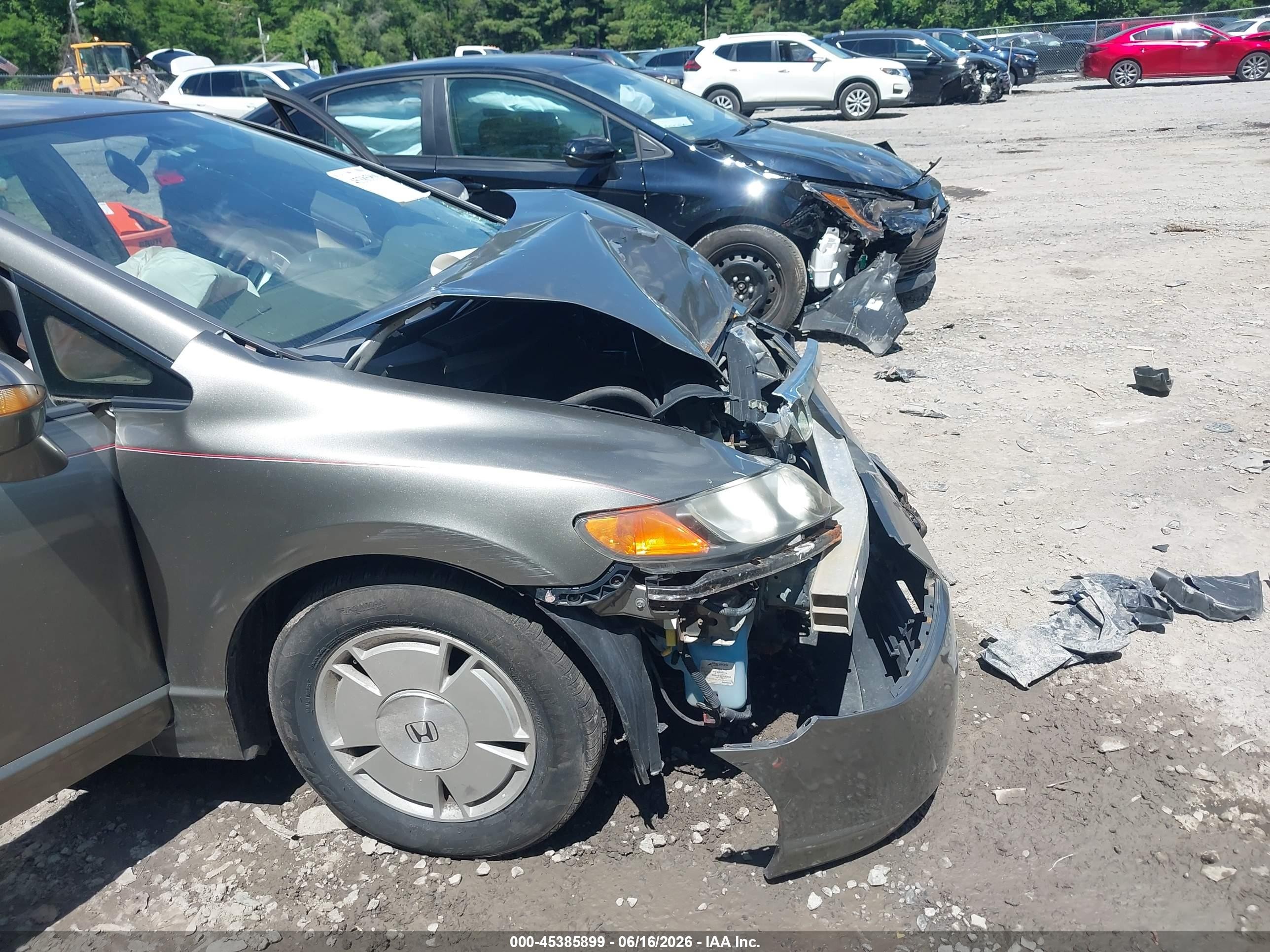 2008 Honda Civic Hybrid Pewter vin: JHMFA362X8S008574