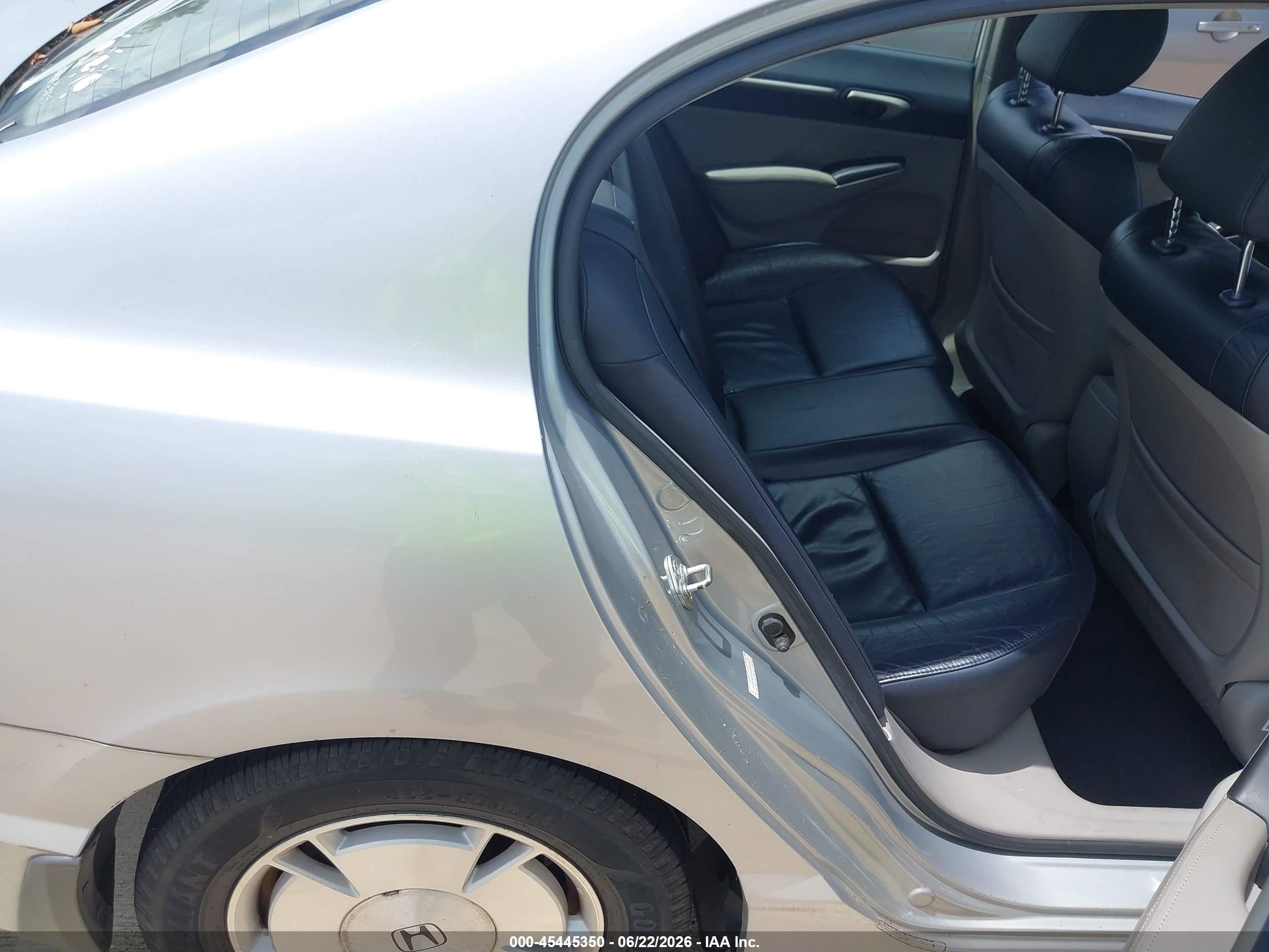 2010 Honda Civic Hybrid   Серебряный vin: JHMFA3F20AS005012