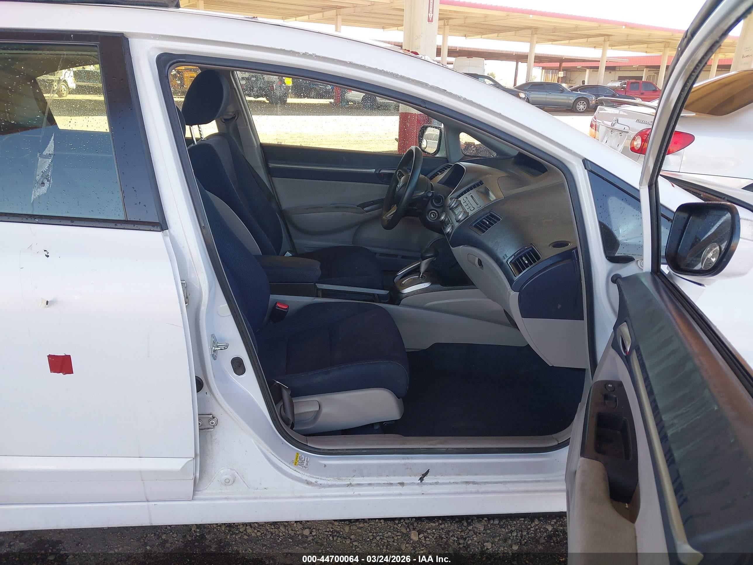 2011 Honda Civic Hybrid   White vin: JHMFA3F26BS000088