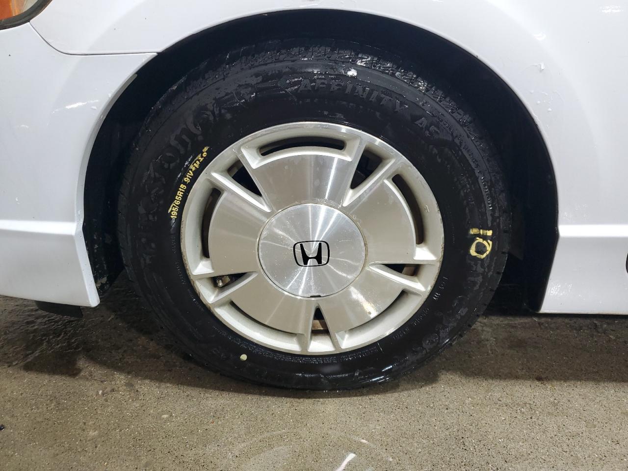 2011 Honda Civic Hybrid White vin: JHMFA3F26BS000110 Damage: Left Front Wheel, Curb Rash, 9 To 10 Inches