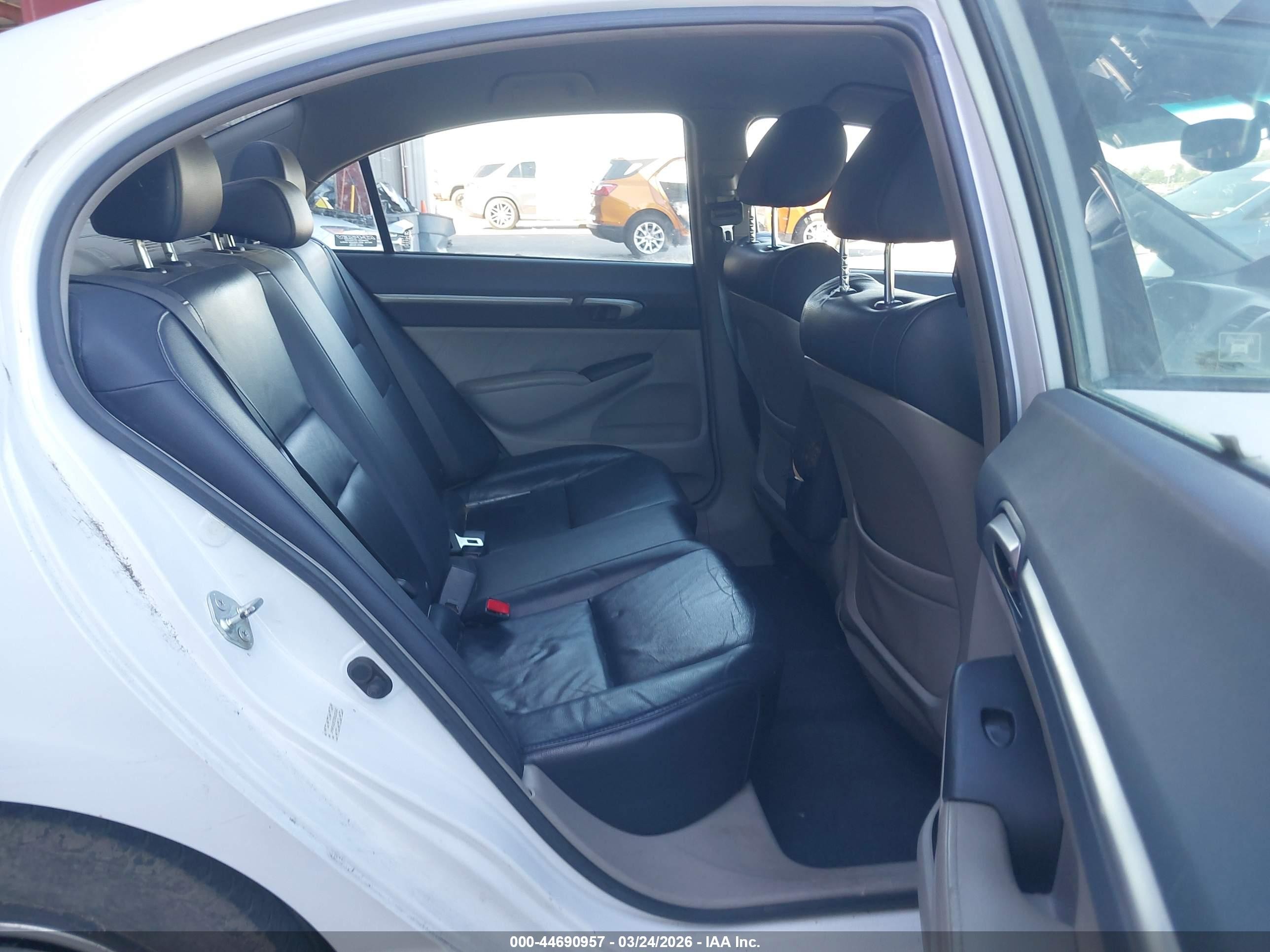 2011 Honda Civic Hybrid   White vin: JHMFA3F27BS000343