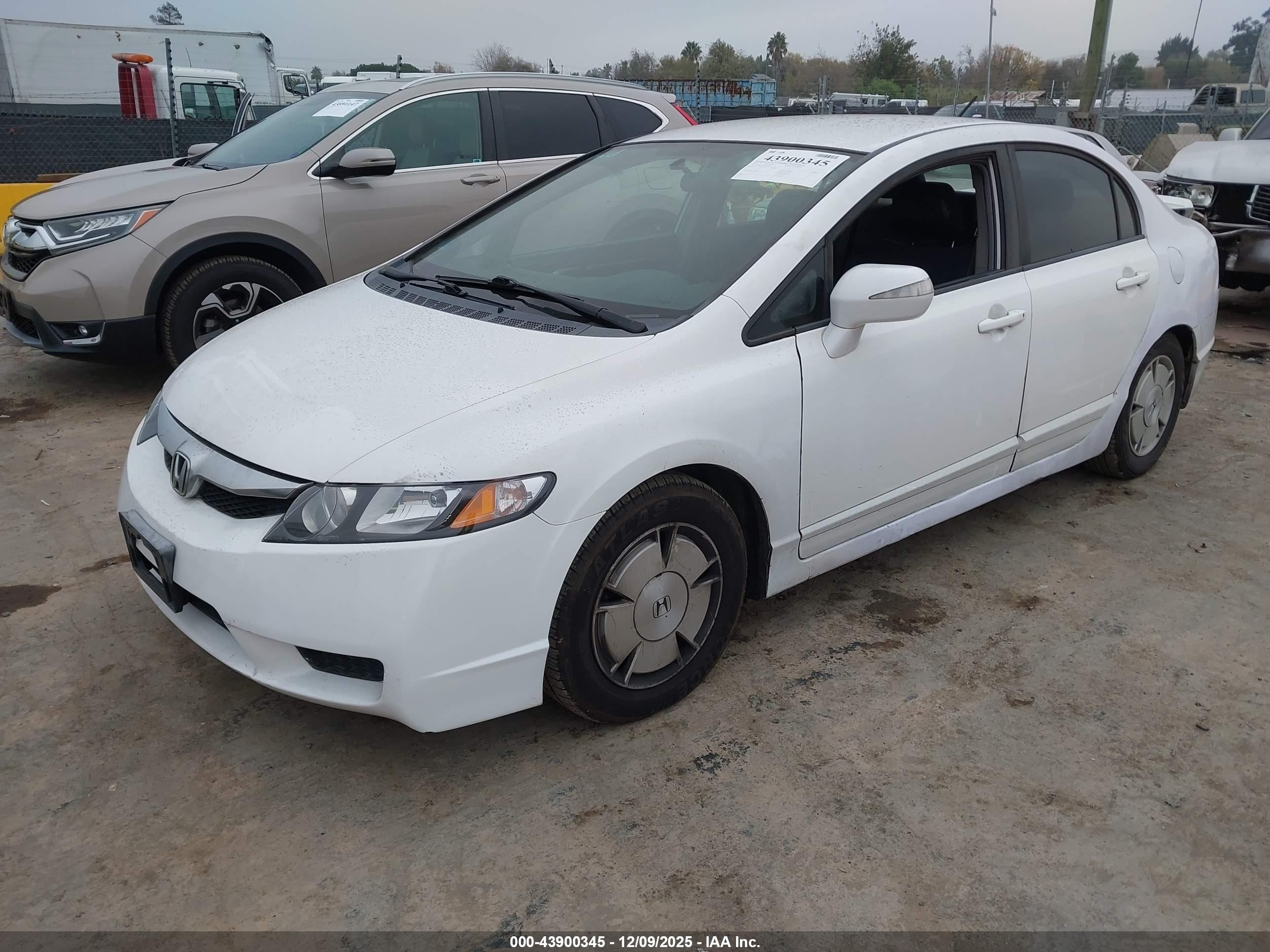 2011 Honda Civic Hybrid   White vin: JHMFA3F28BS000111