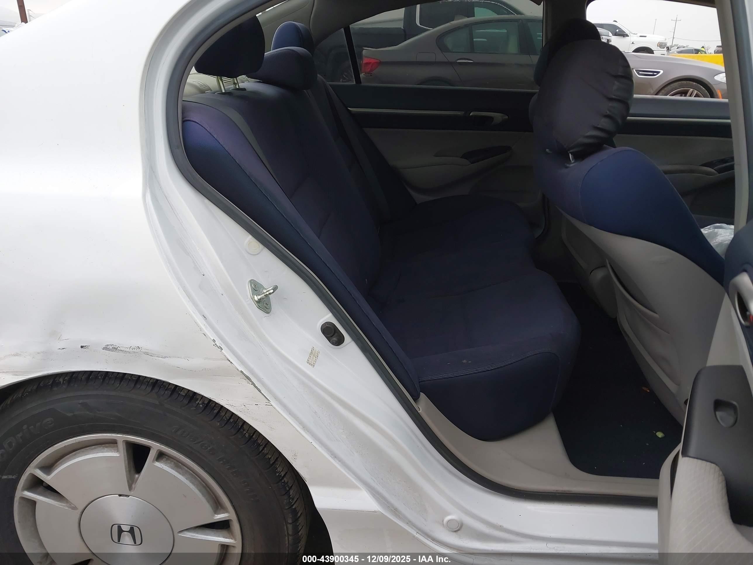 2011 Honda Civic Hybrid   White vin: JHMFA3F28BS000111