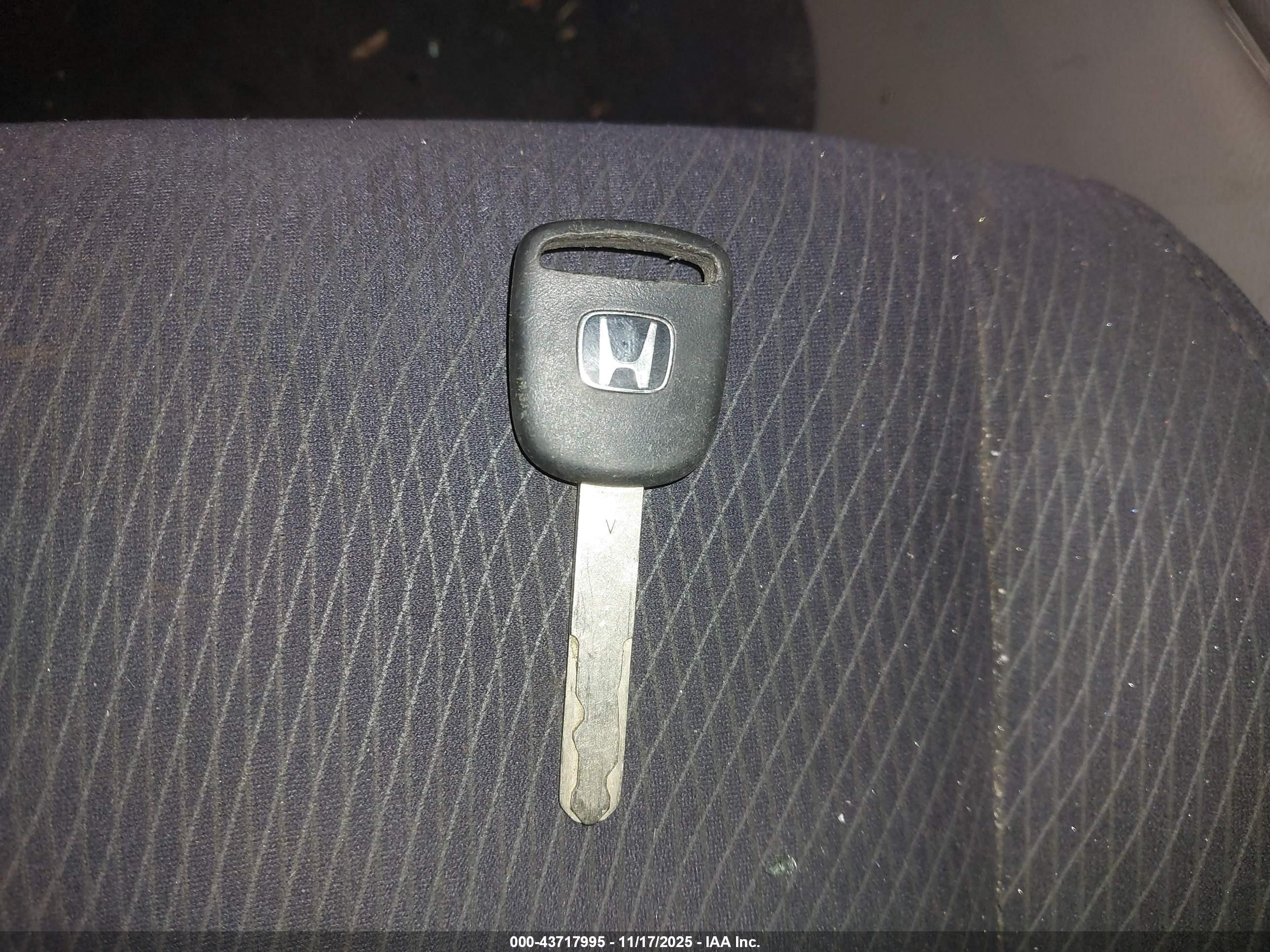 2011 Honda Civic Hybrid   White vin: JHMFA3F28BS000383