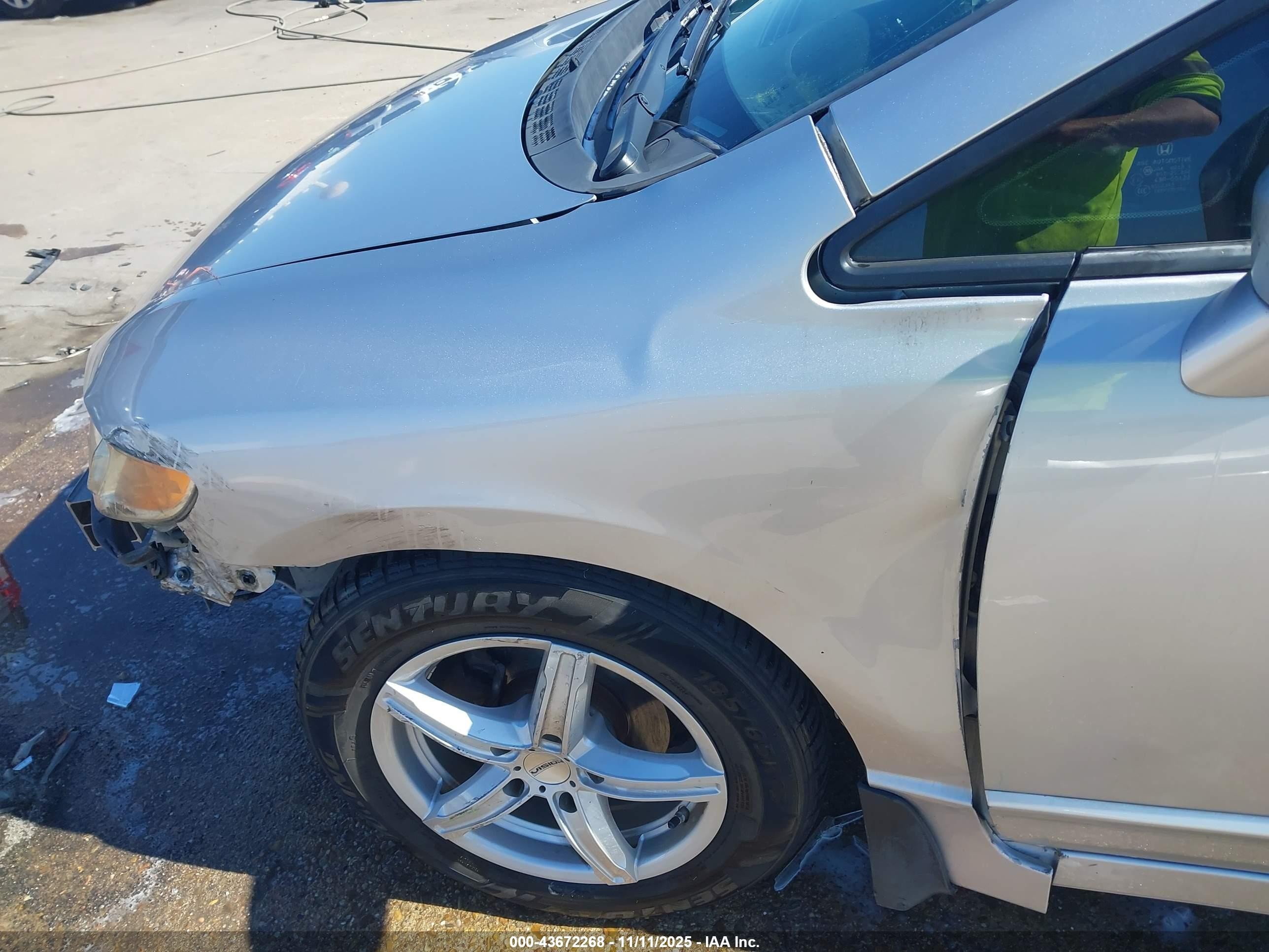 2011 Honda Civic Hybrid   Silver vin: JHMFA3F28BS000836