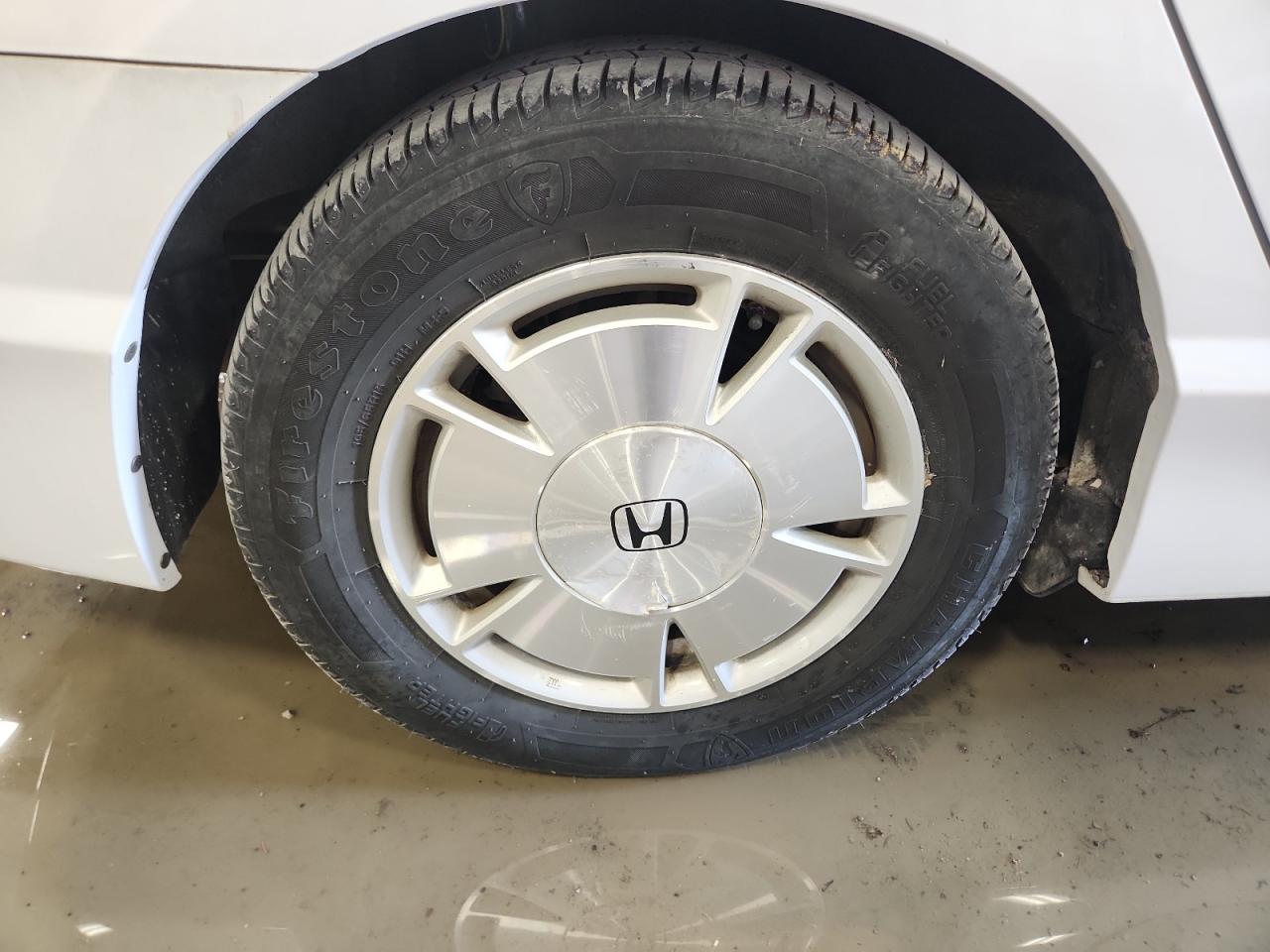 2011 Honda Civic Hybrid White vin: JHMFA3F29BS000134 Damage: Right Rear Wheel, Curb Rash, 2 To 3 Inches