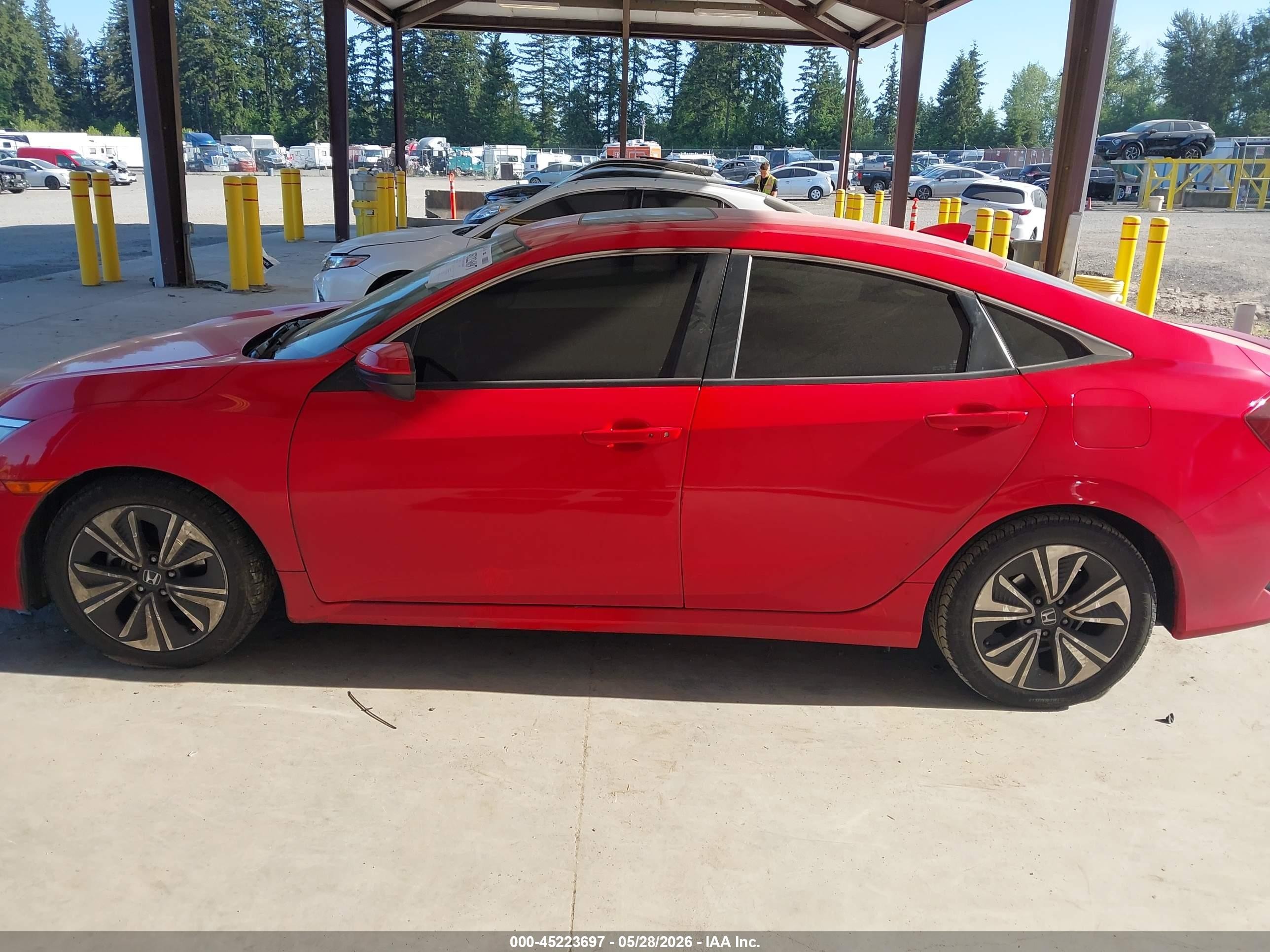 2018 Honda Civic Ex-t Red vin: JHMFC1F33JX041125