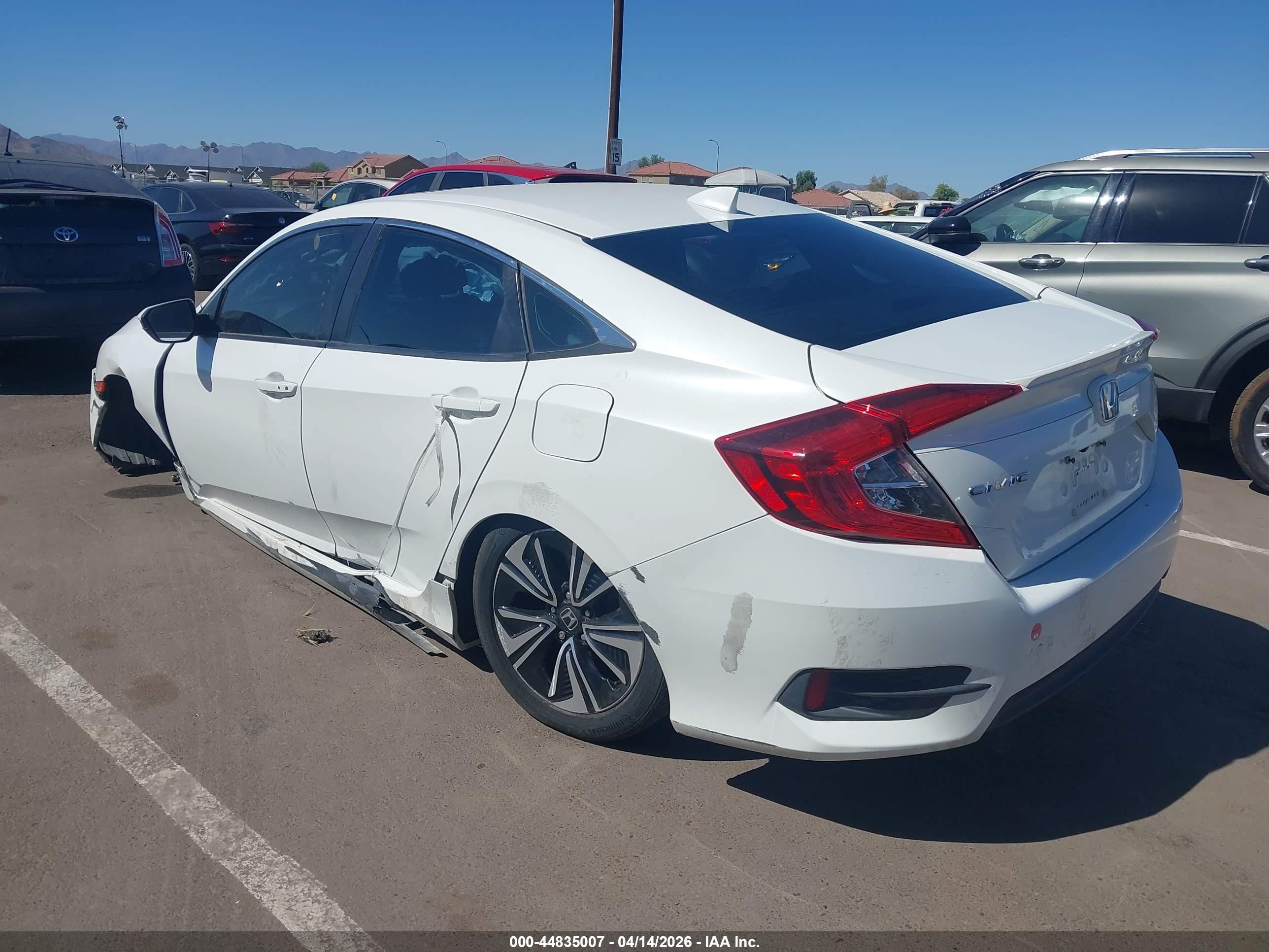 2018 Honda Civic Ex-t White vin: JHMFC1F33JX041724