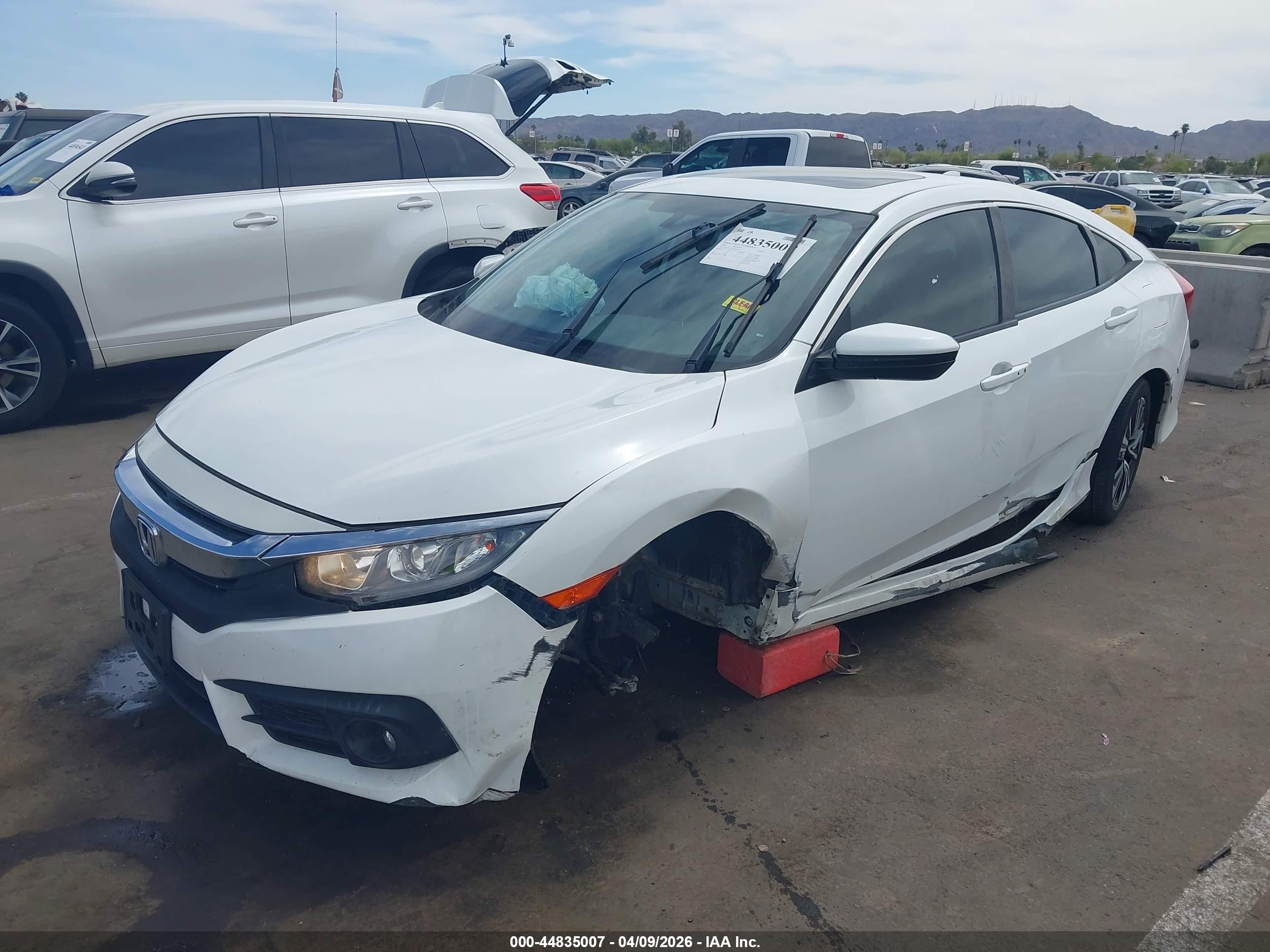 2018 Honda Civic Ex-t White vin: JHMFC1F33JX041724