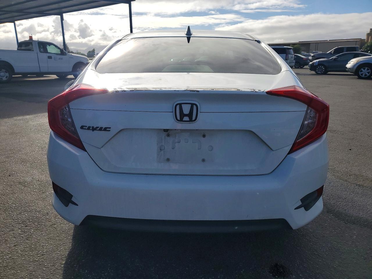 2018 Honda Civic Ex Белый vin: JHMFC1F40JX007135