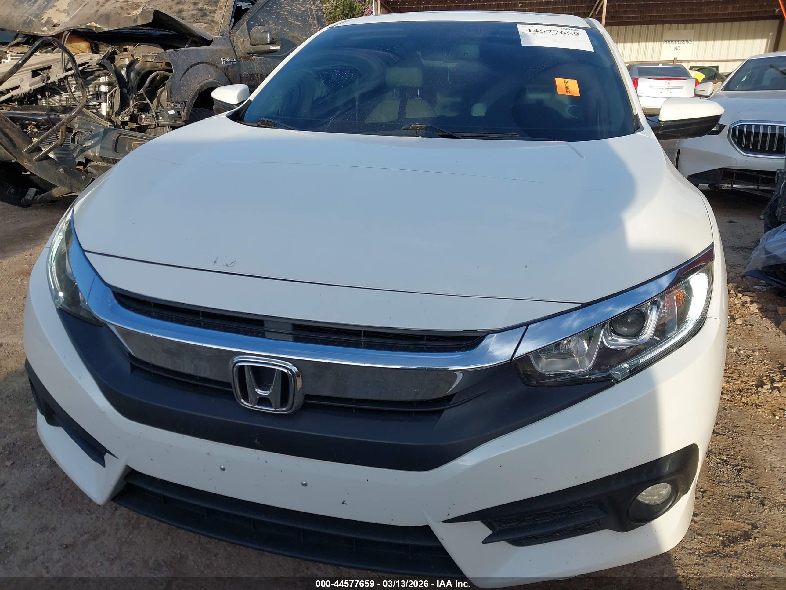 2018 Honda Civic Ex-l White vin: JHMFC1F72JX010063