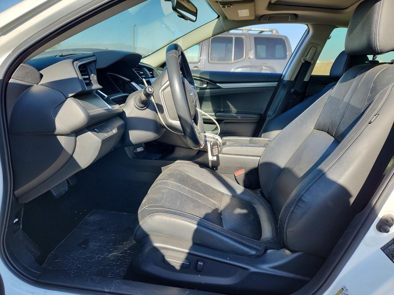 2018 Honda Civic Exl White vin: JHMFC1F72JX041071