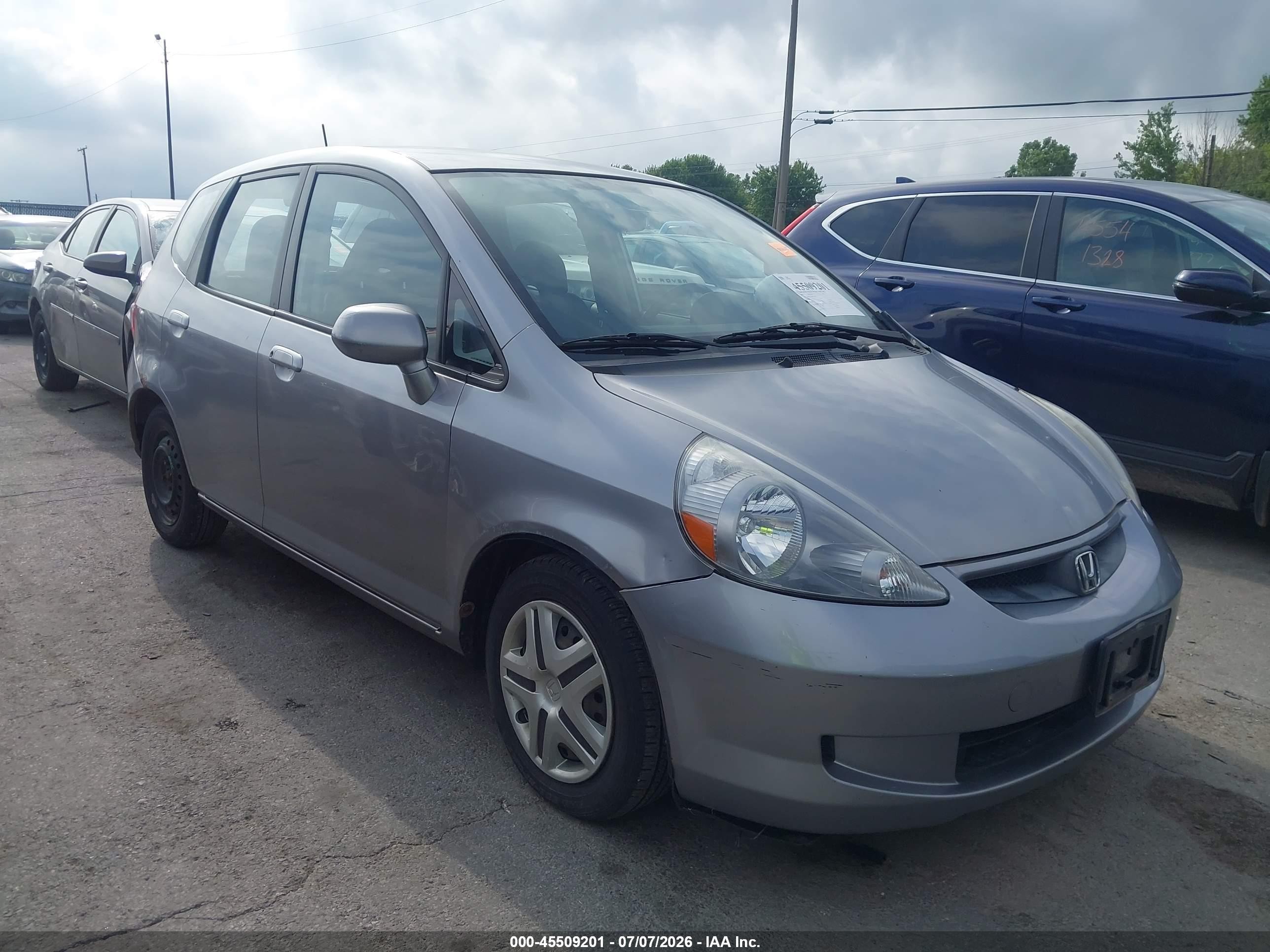2008 Honda Fit   Silver vin: JHMGD37418S071364