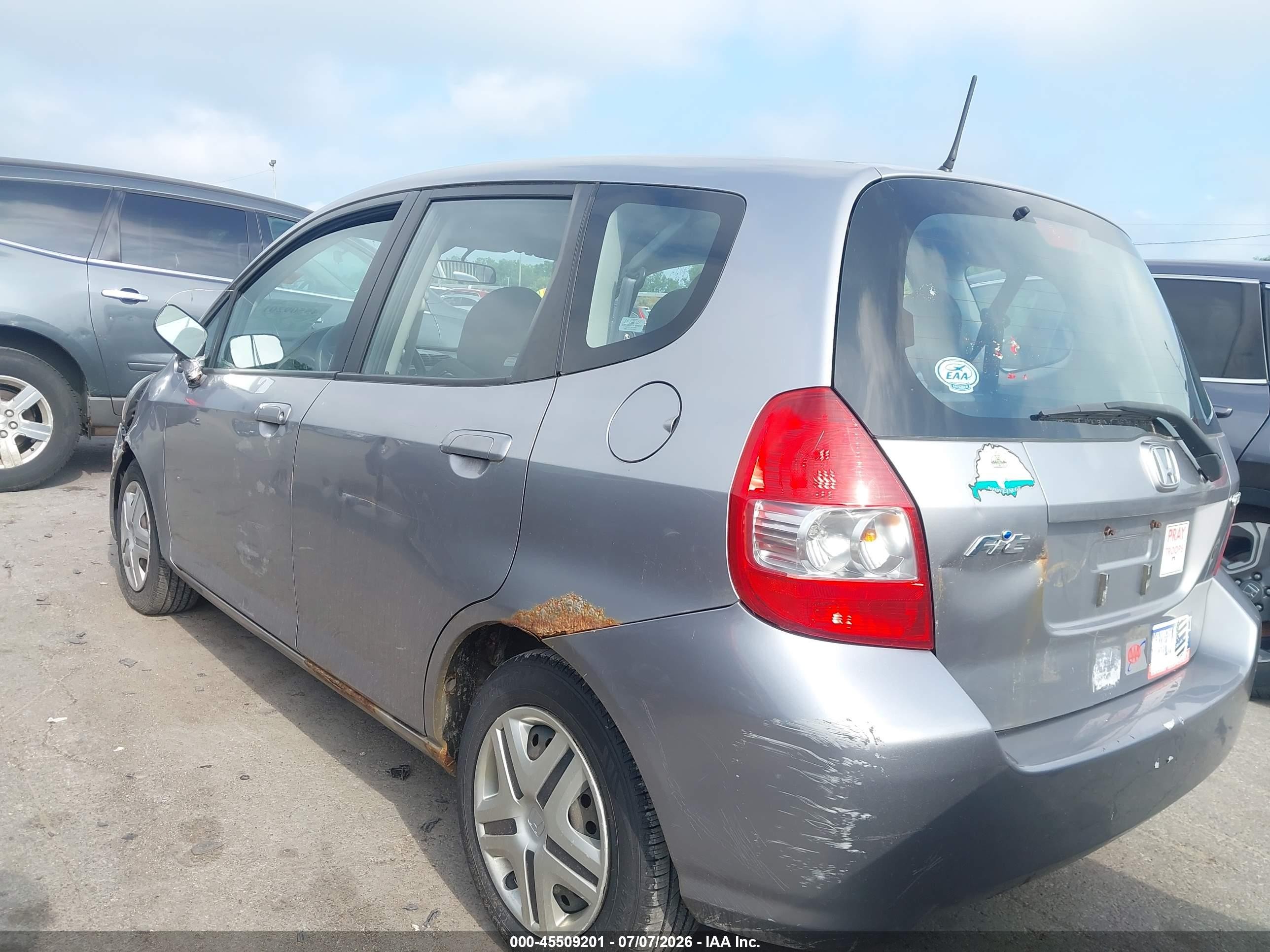2008 Honda Fit   Silver vin: JHMGD37418S071364