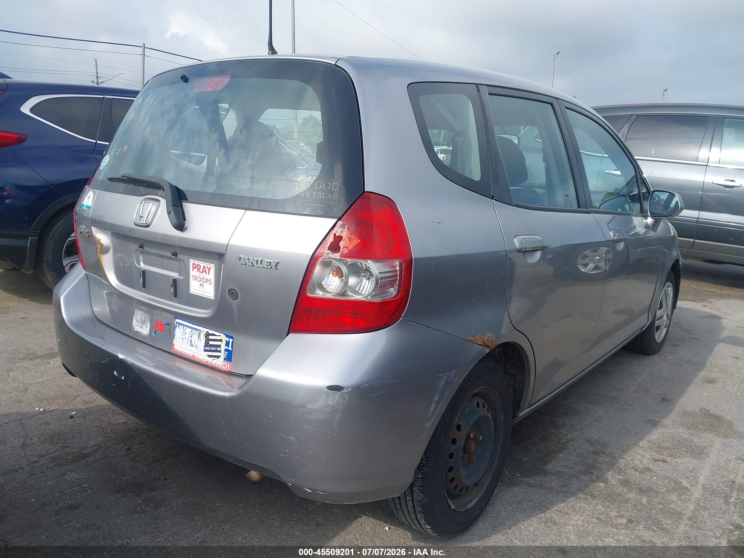 2008 Honda Fit   Silver vin: JHMGD37418S071364