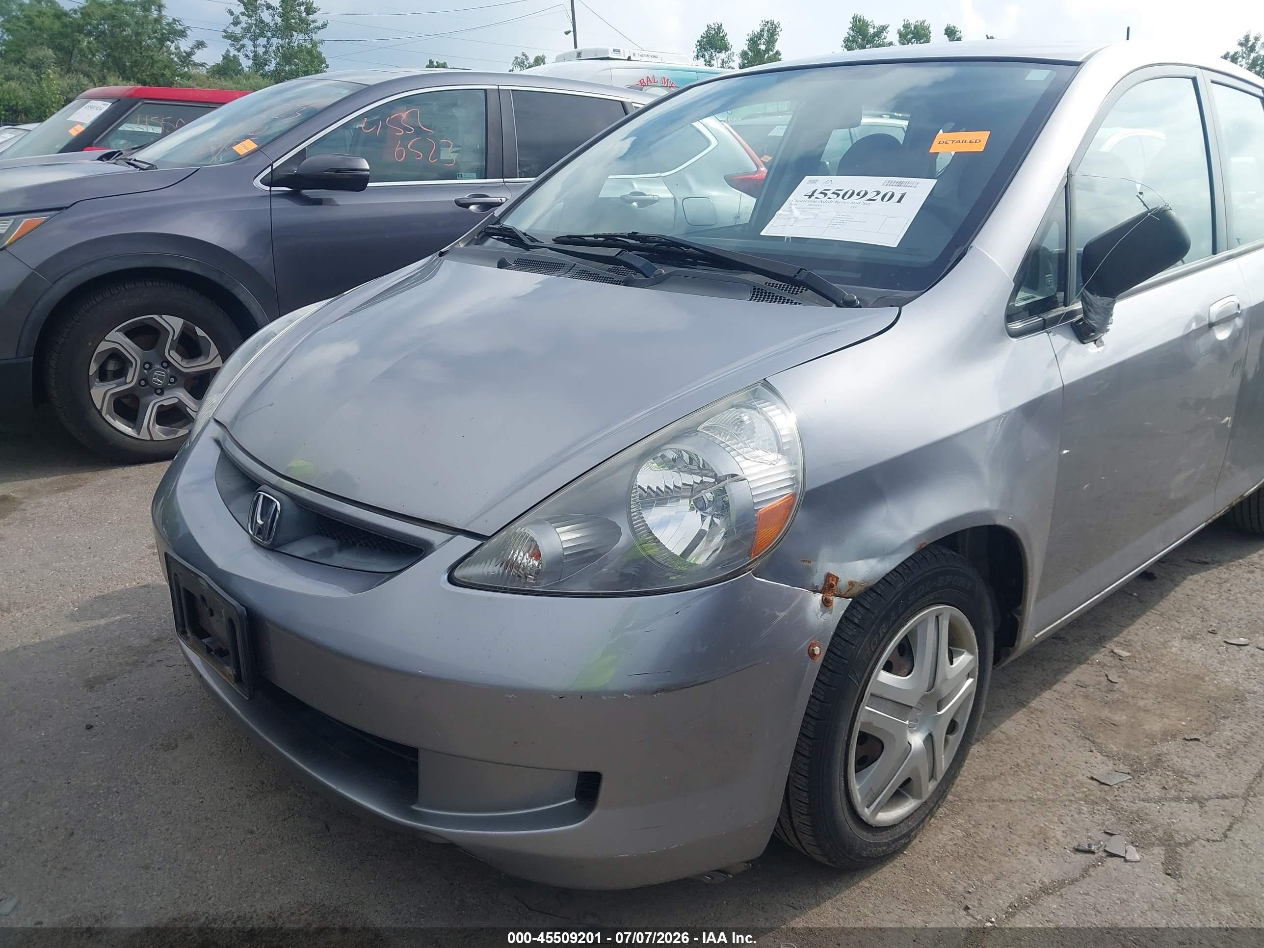2008 Honda Fit   Silver vin: JHMGD37418S071364