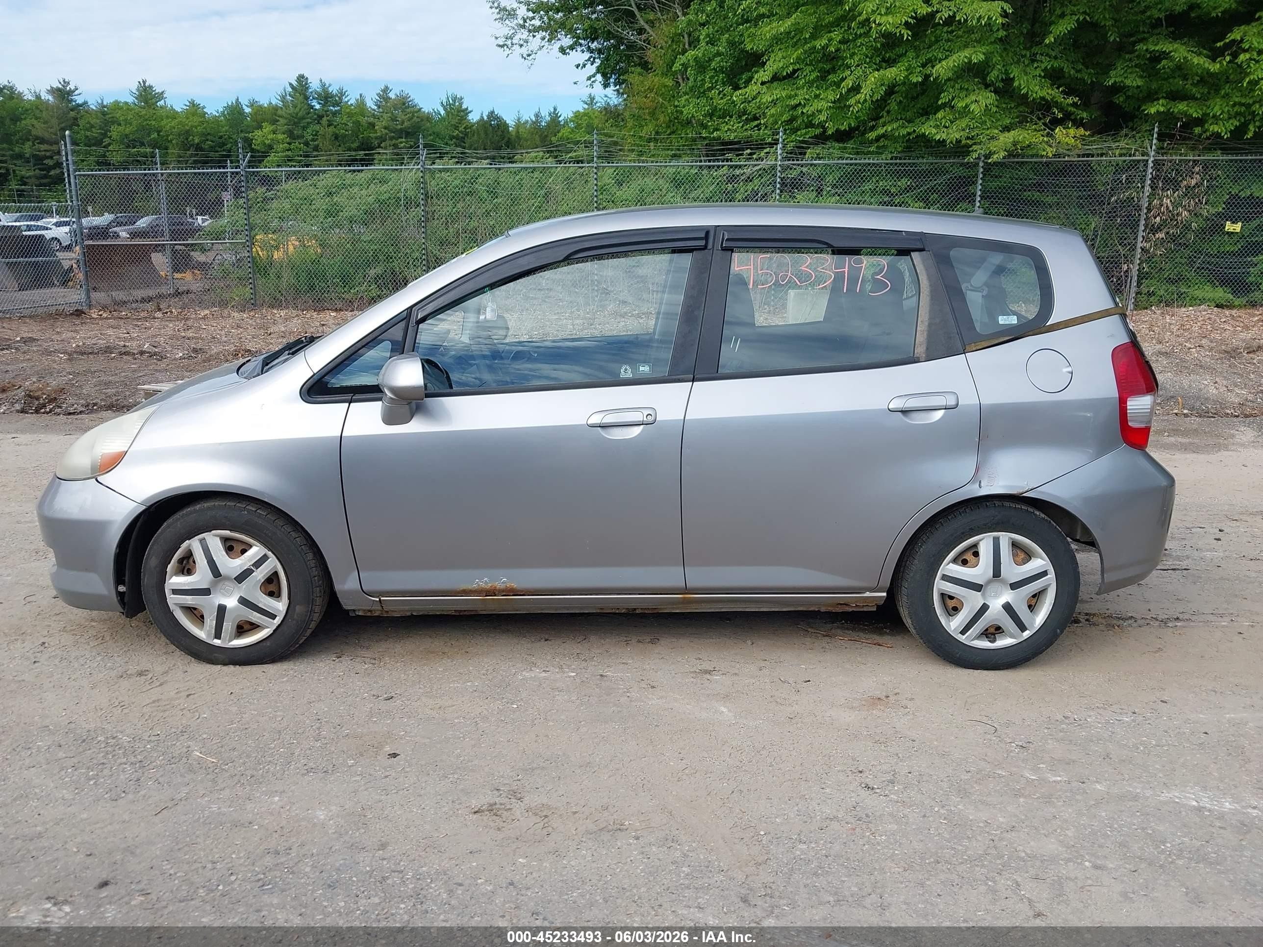 2007 Honda Fit   Серебряный vin: JHMGD37457S000506