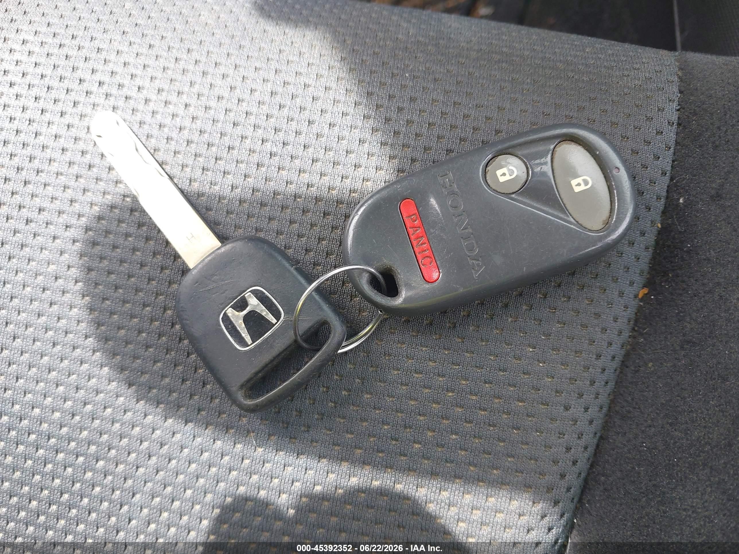 2007 Honda Fit   Silver vin: JHMGD37467S067843